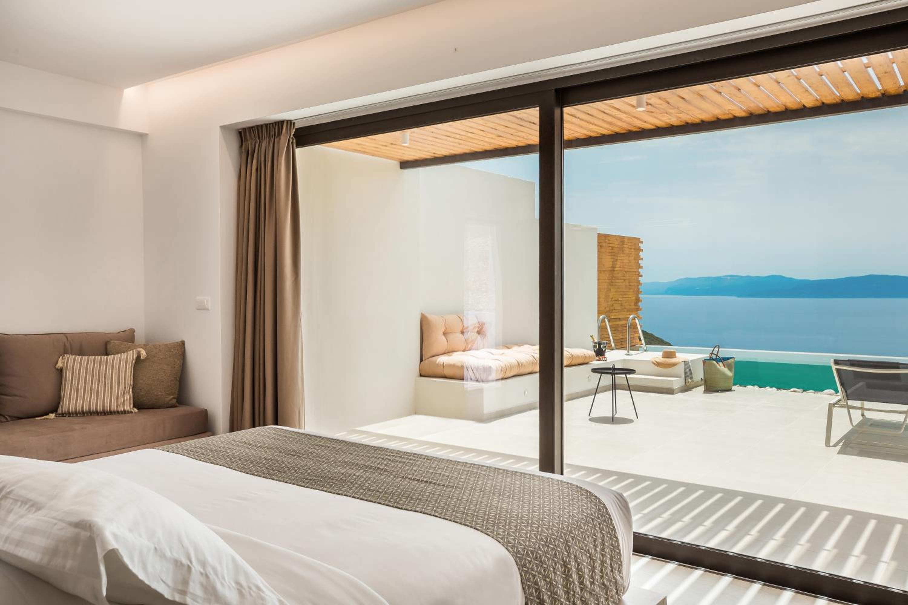 Suite with Private Pool photo 2