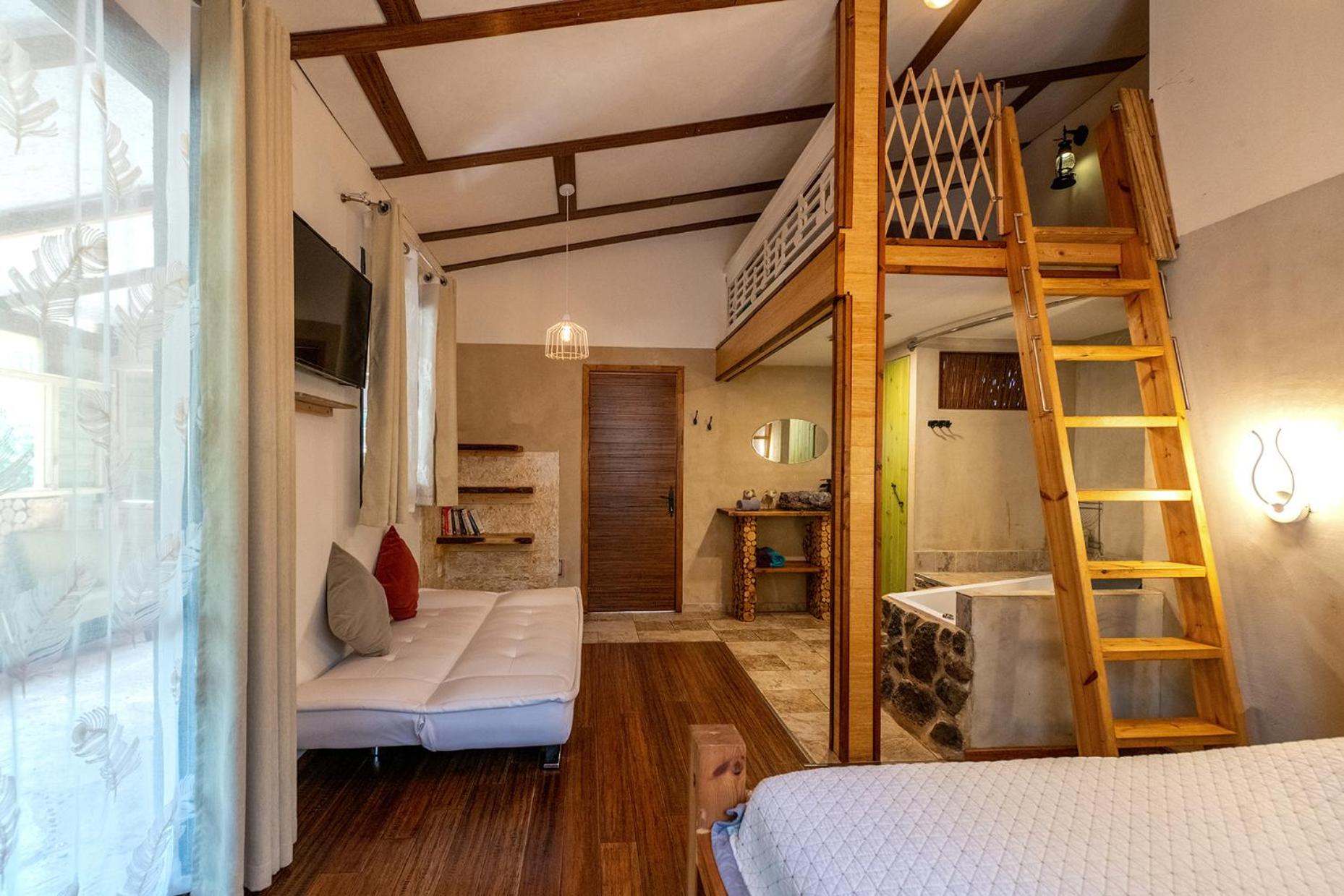 Deluxe Family Room - Photo 7