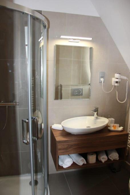 Double or Twin Room - Photo 6