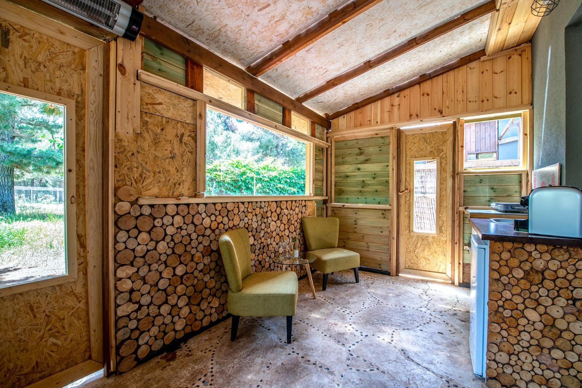 Deluxe Family Room - Photo 14