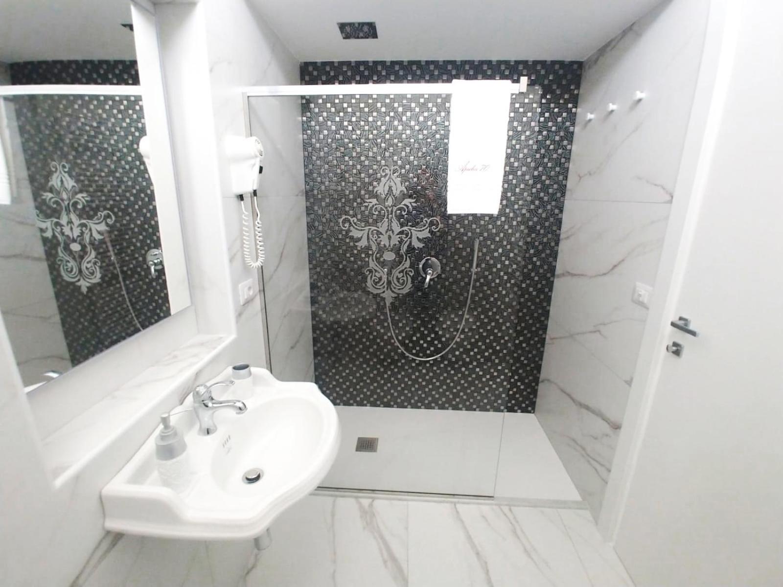 Comfort Room with Private Bathroom photo 3