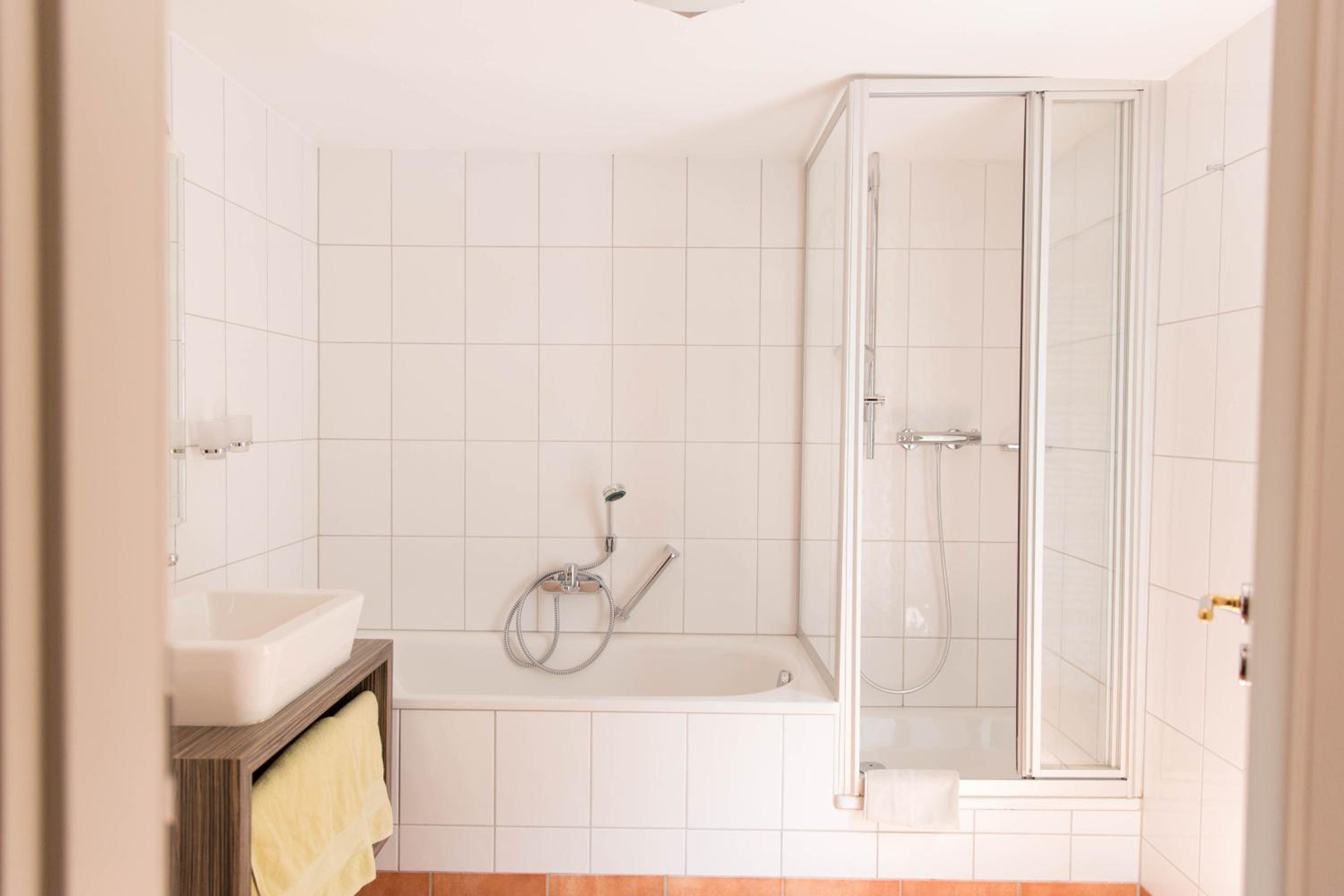 Double Room with Balcony - Photo 7