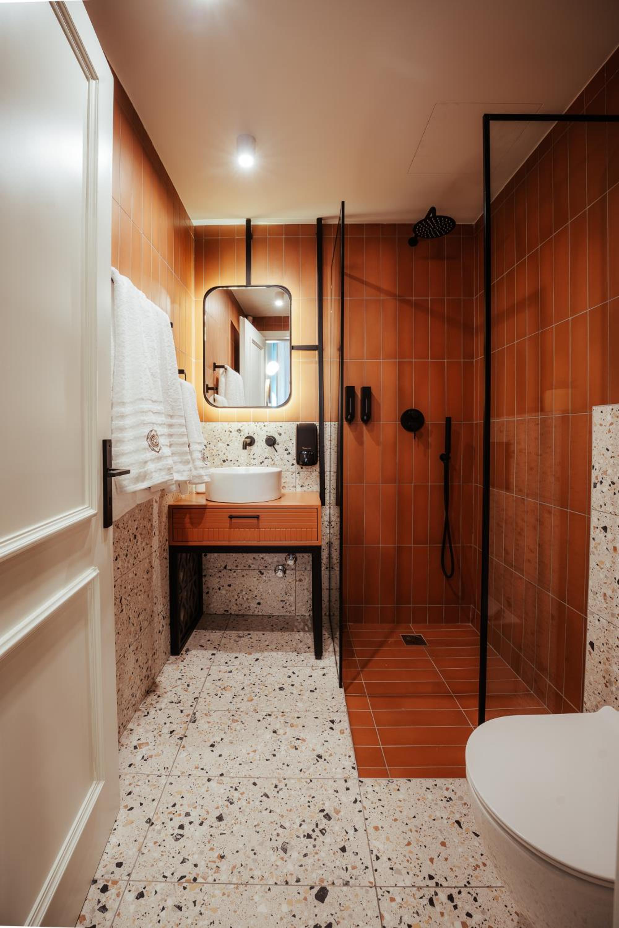 Deluxe Room - Photo 5