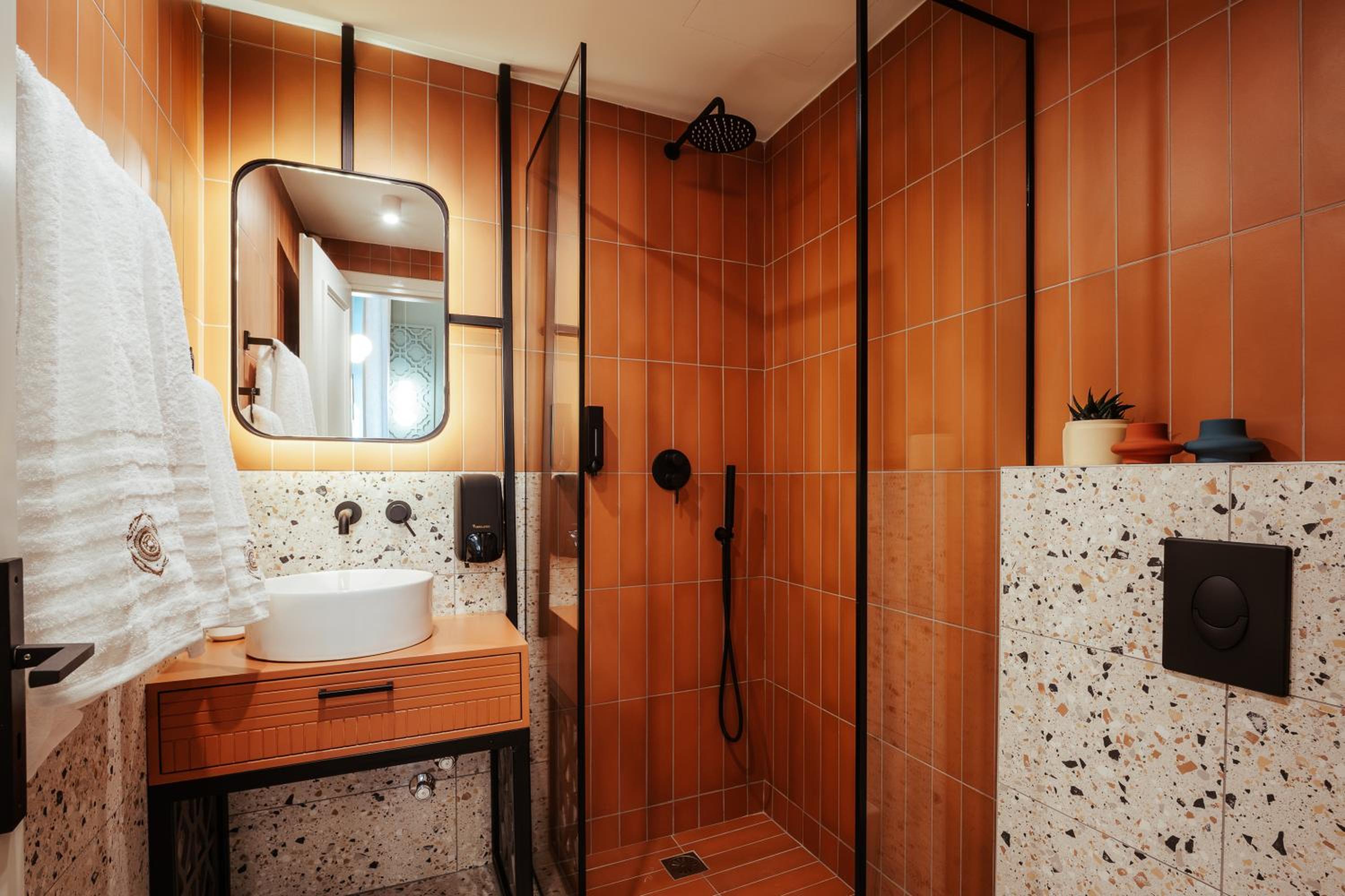 Deluxe Room - Photo 6
