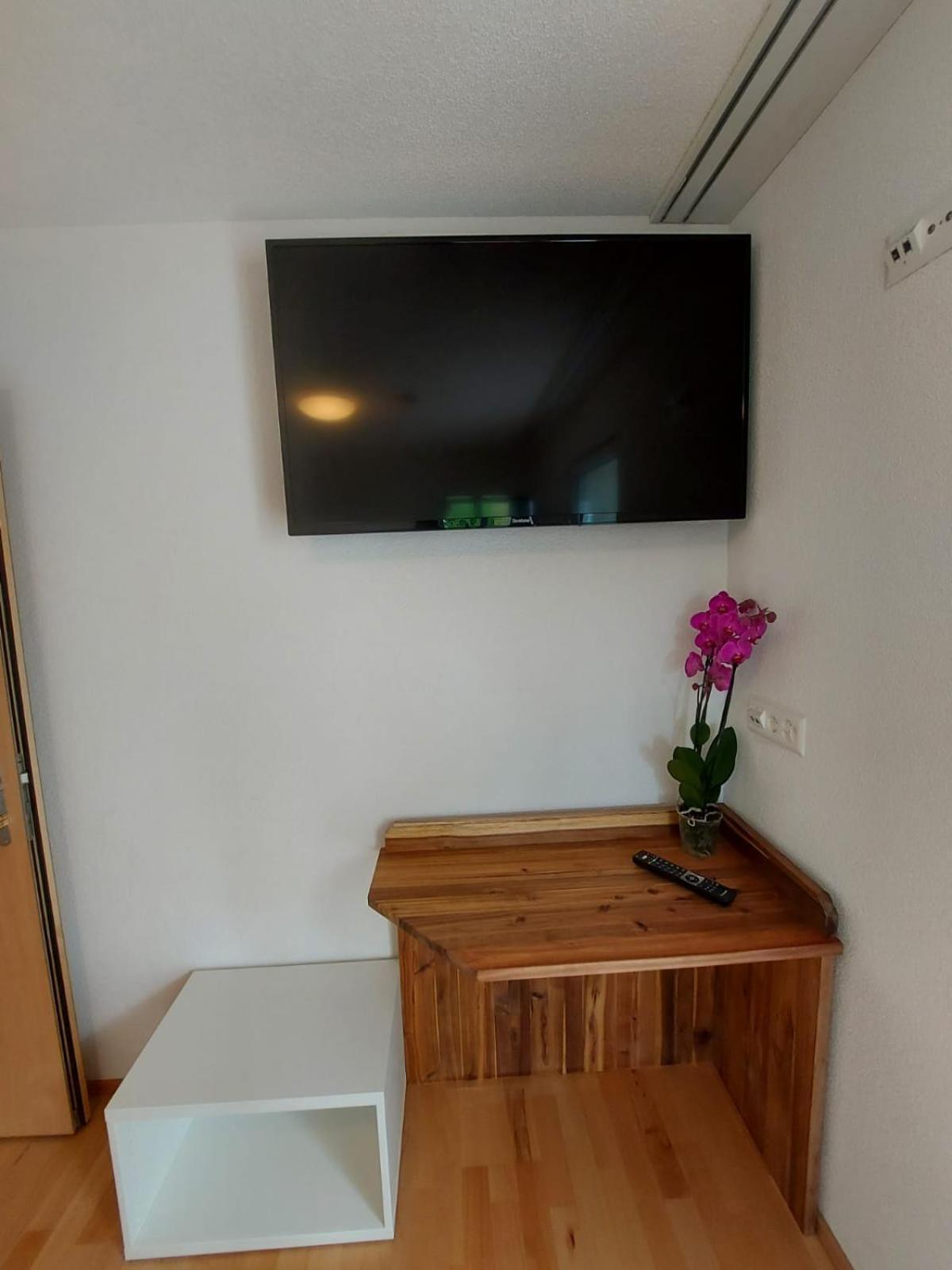 Single Room with Bathroom photo 2