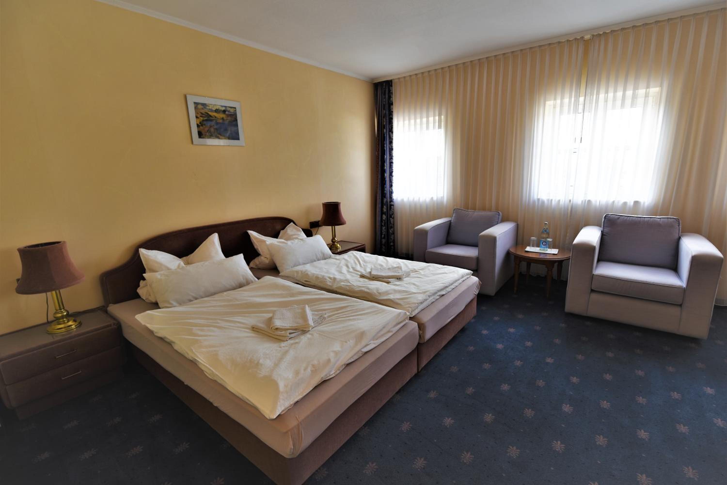 Double or Twin Room with Bathroom - Photo 1