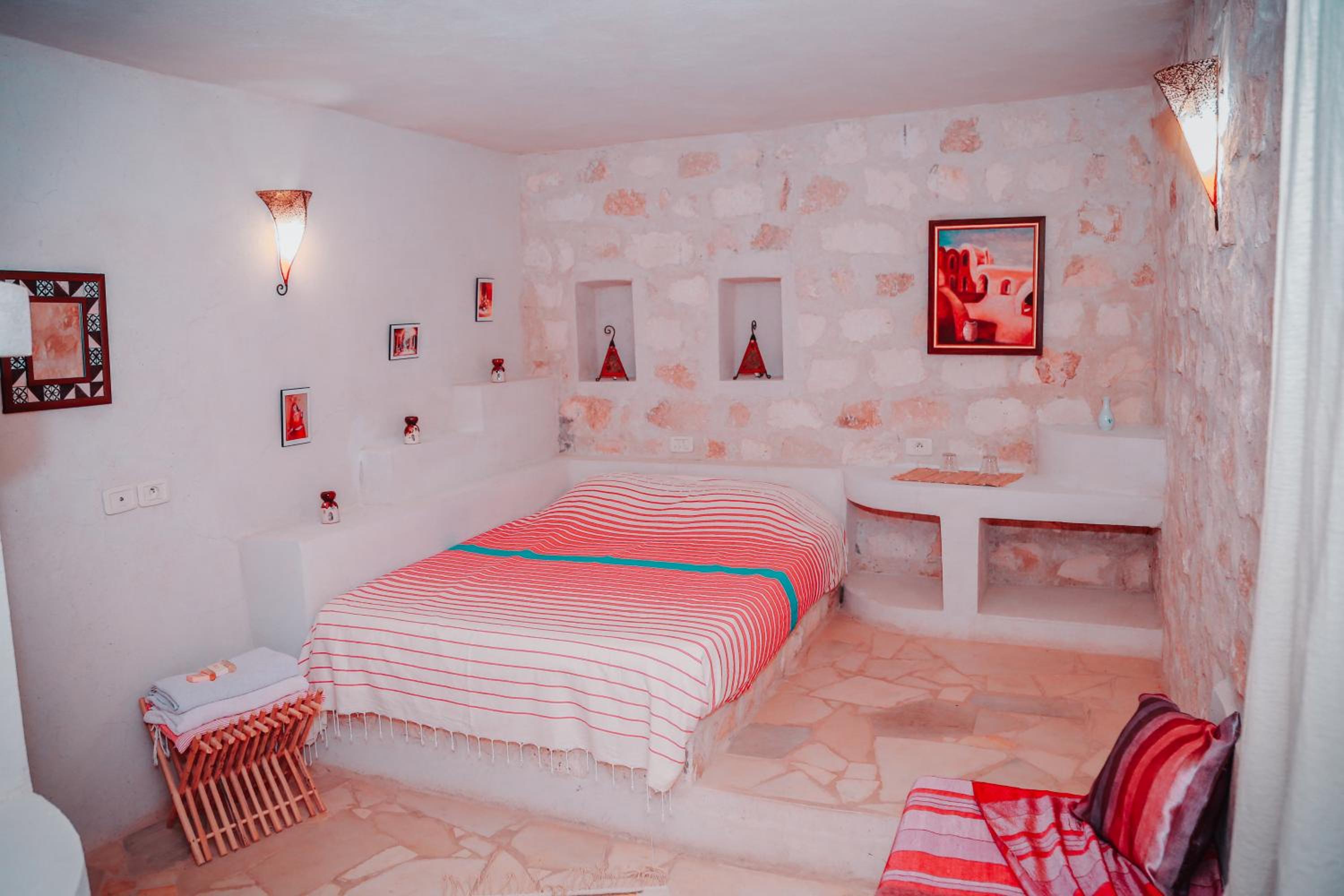 Deluxe Room (2 Adults + 1 Child) photo 2