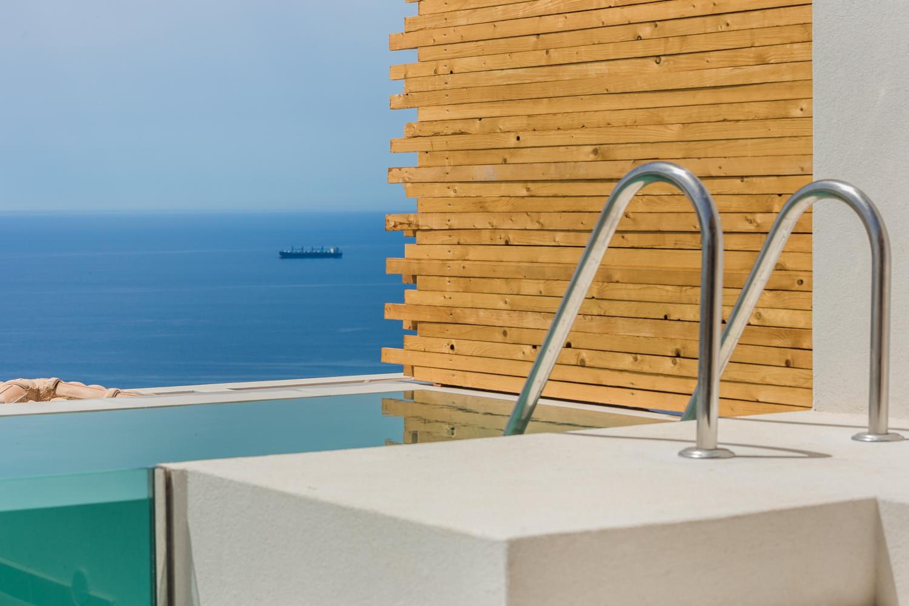 Suite with Private Pool - Photo 14