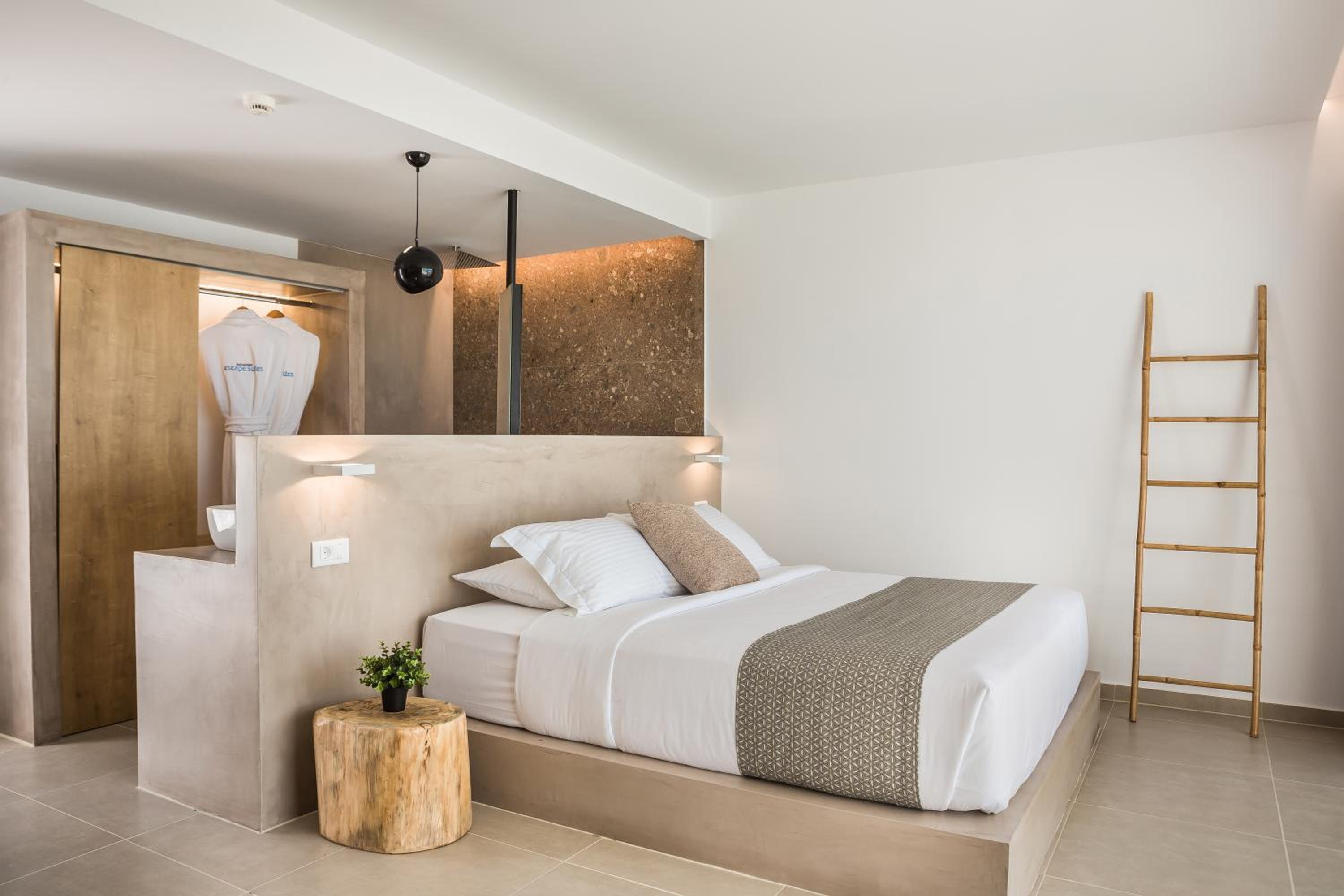 Suite with Private Pool - Photo 1