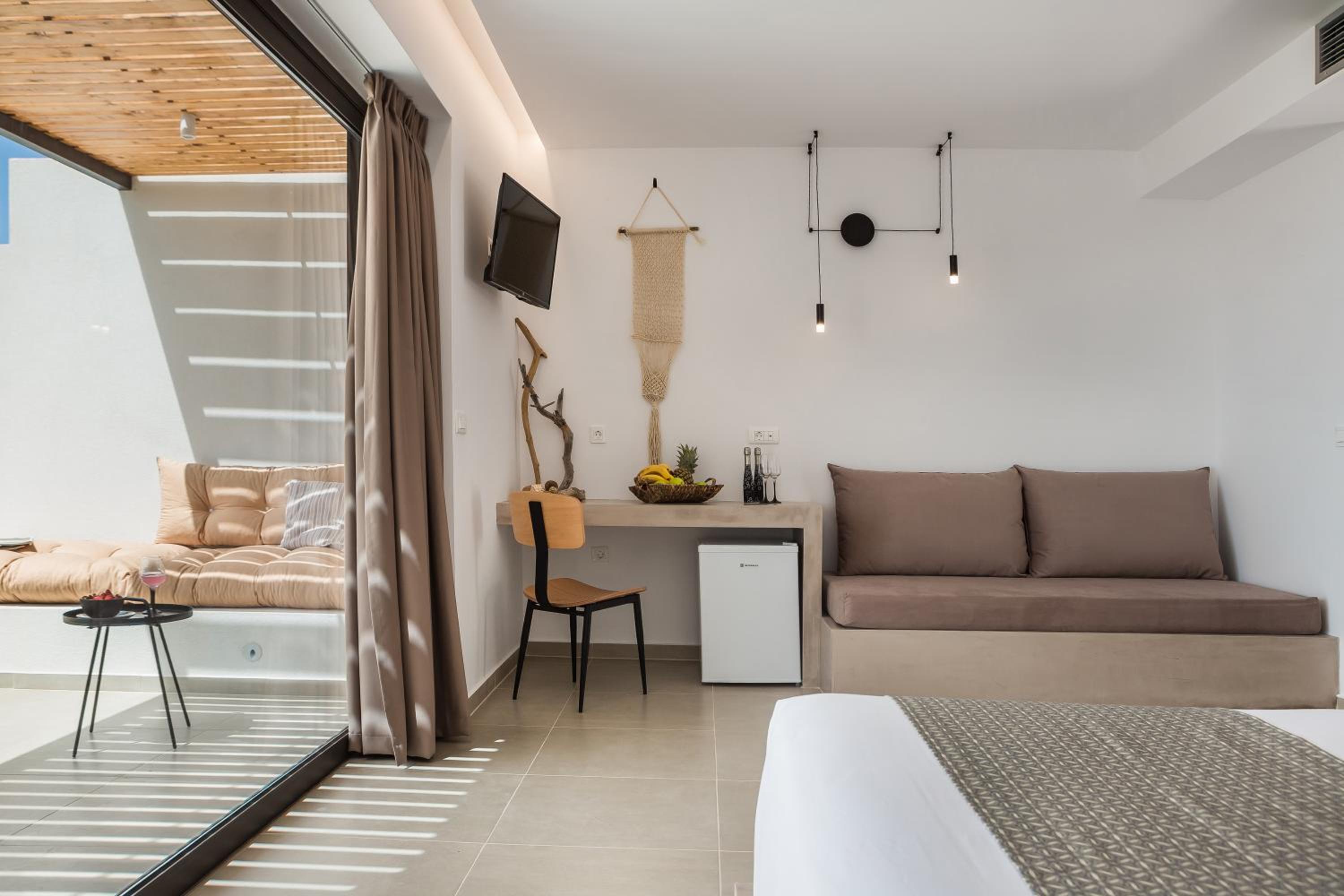 Suite with Private Pool - Photo 12