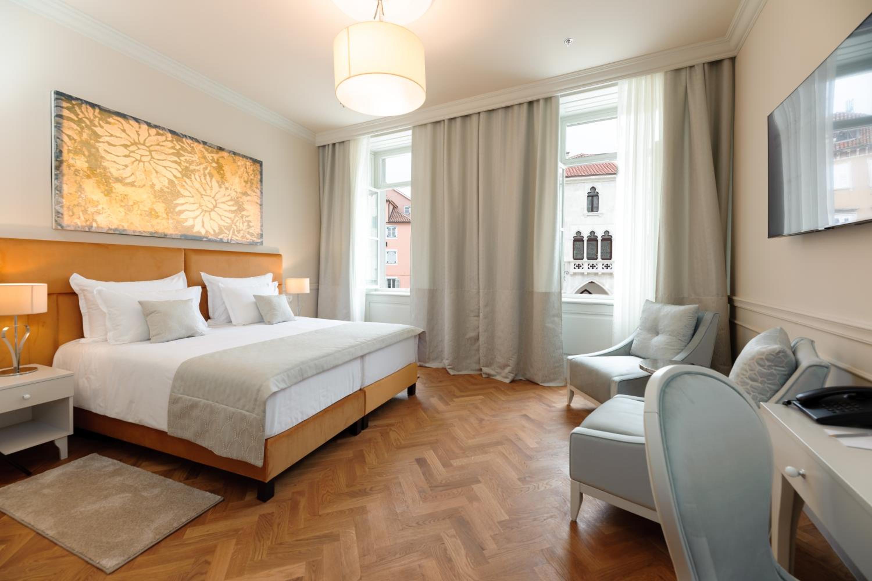 Deluxe Double or Twin Room - Photo 2