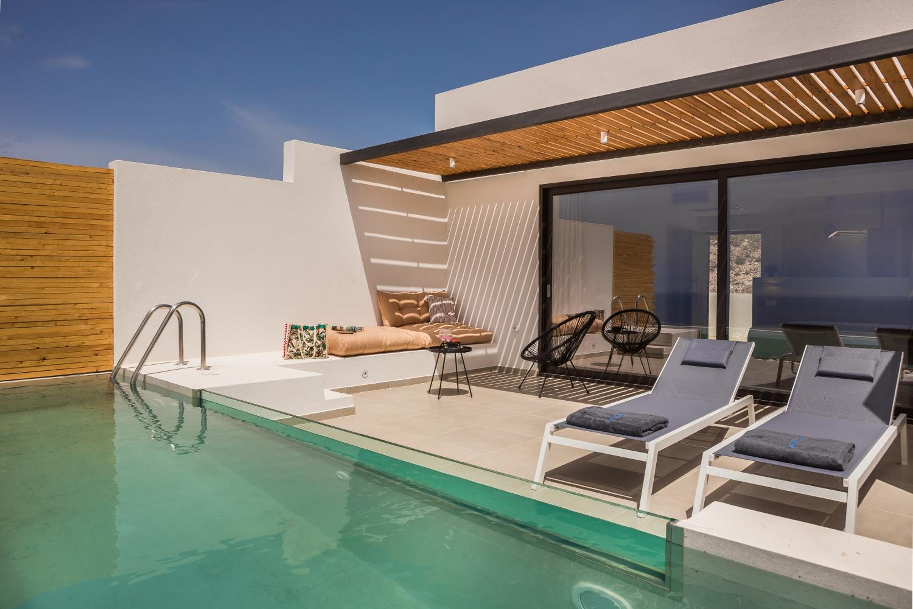 Suite with Private Pool - Photo 8