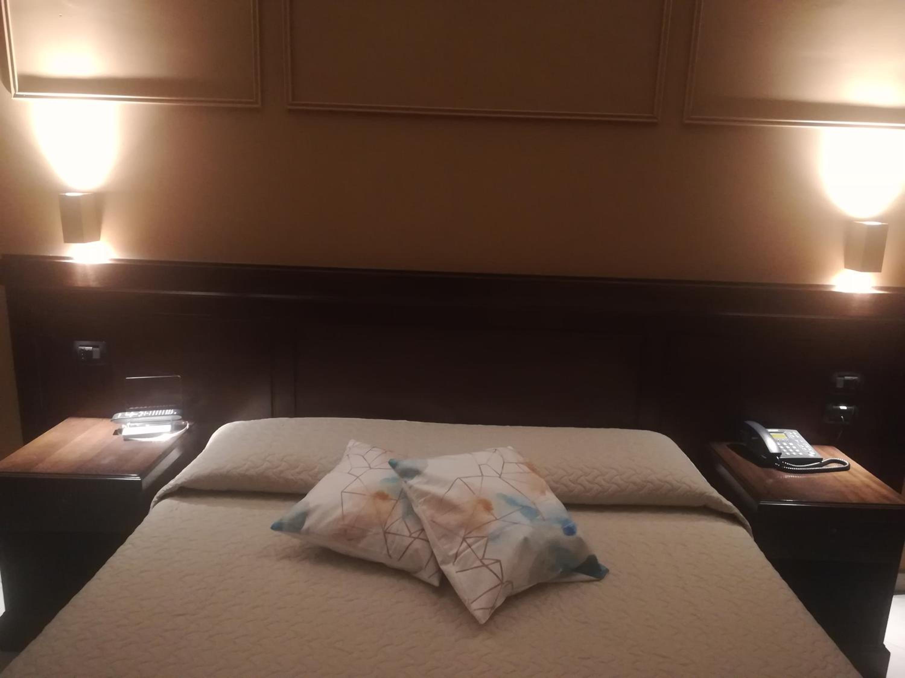 Double Room with Balcony - Photo 4