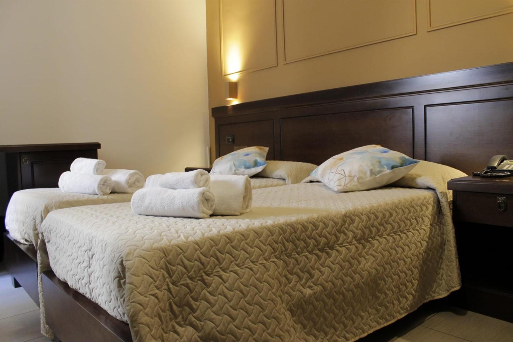 Double Room with Balcony - Photo 7