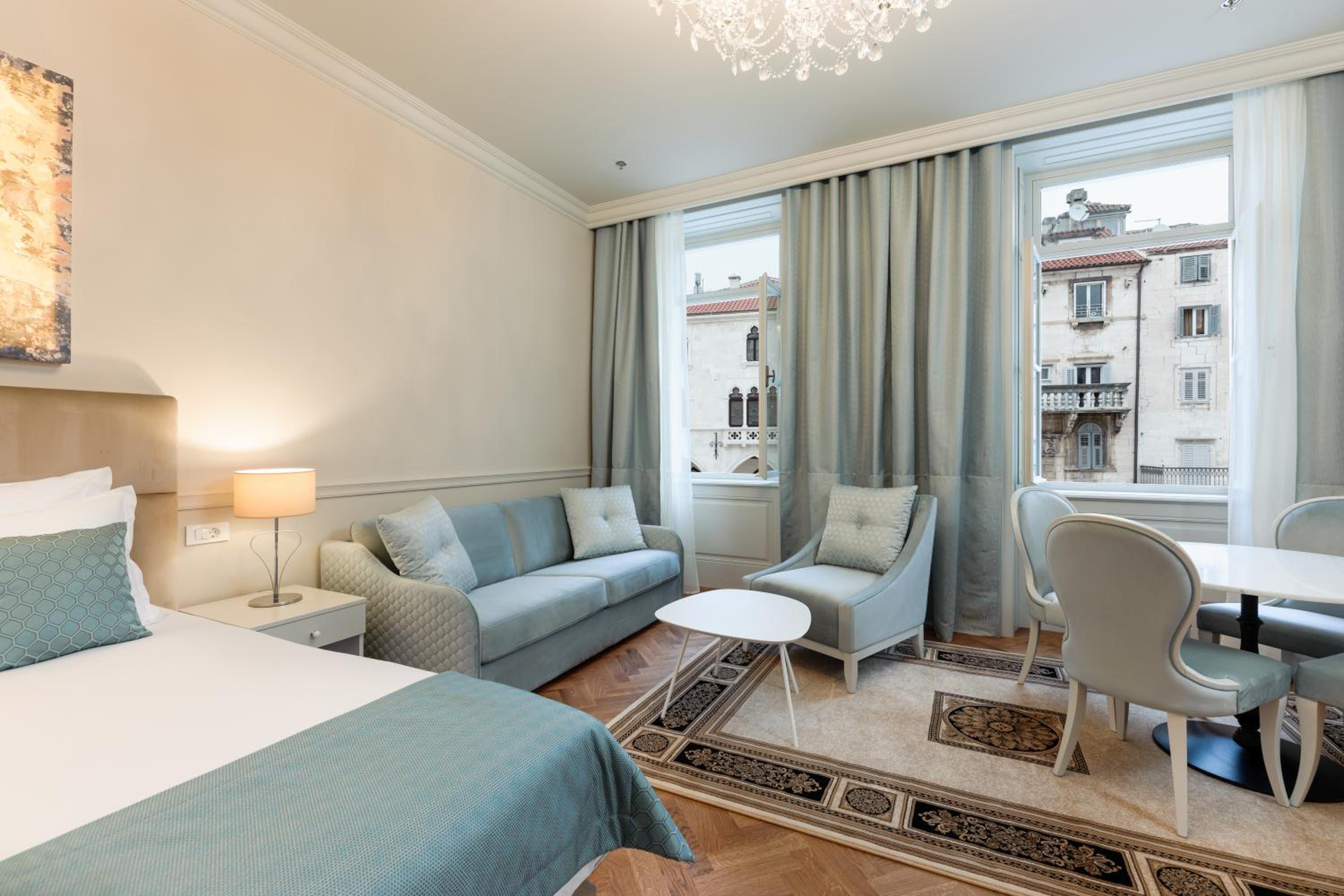 Deluxe Suite - Photo 3