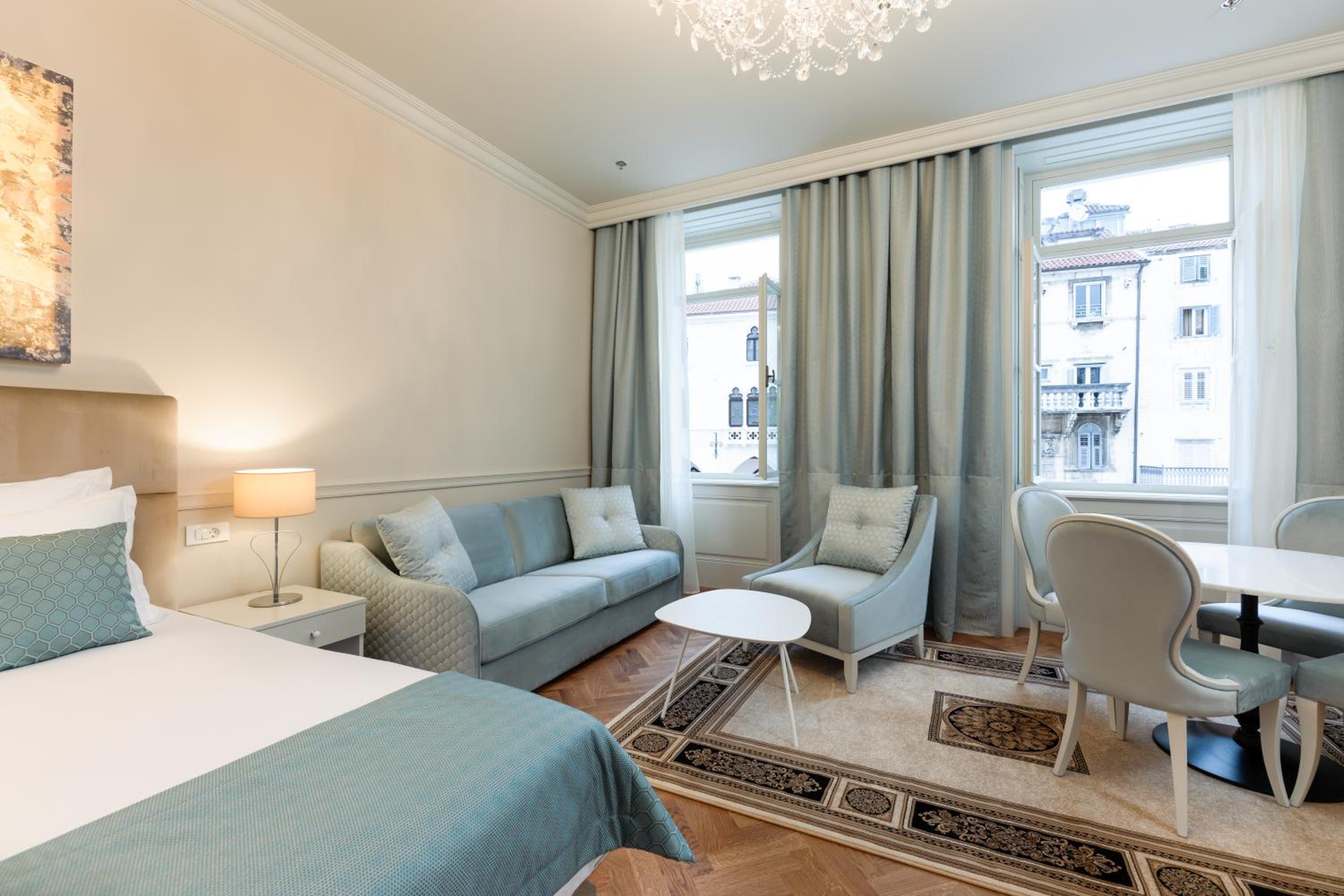 Deluxe Suite - Photo 5
