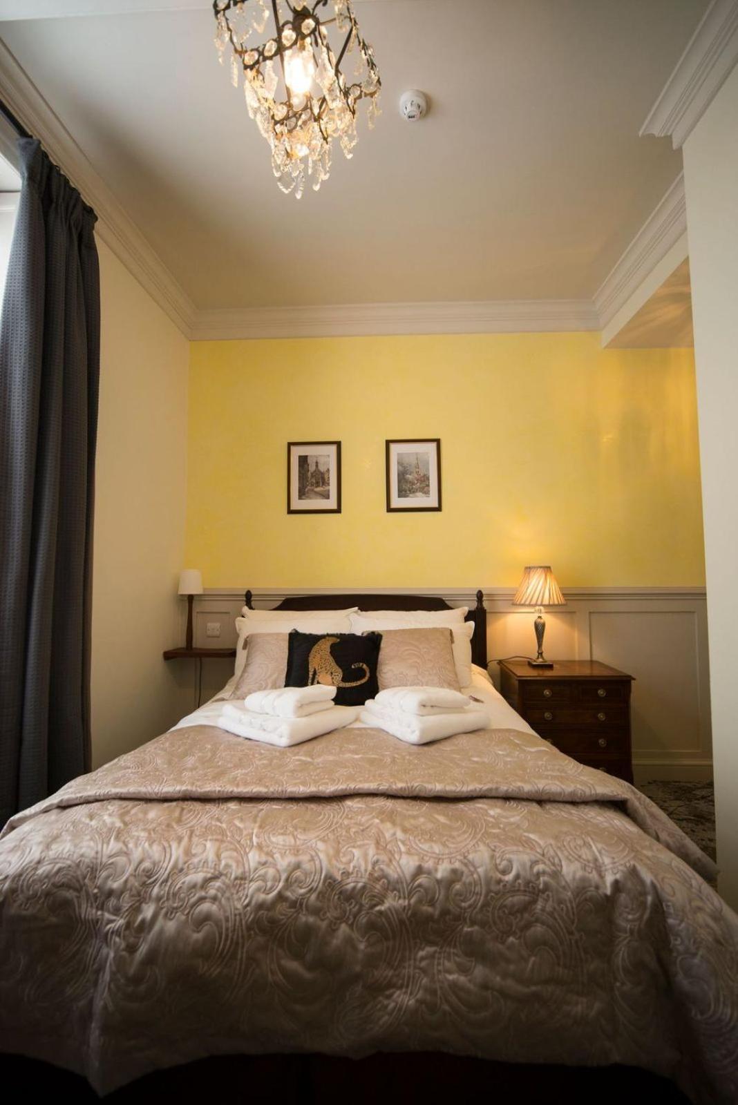 Budget Double Room - Photo 3