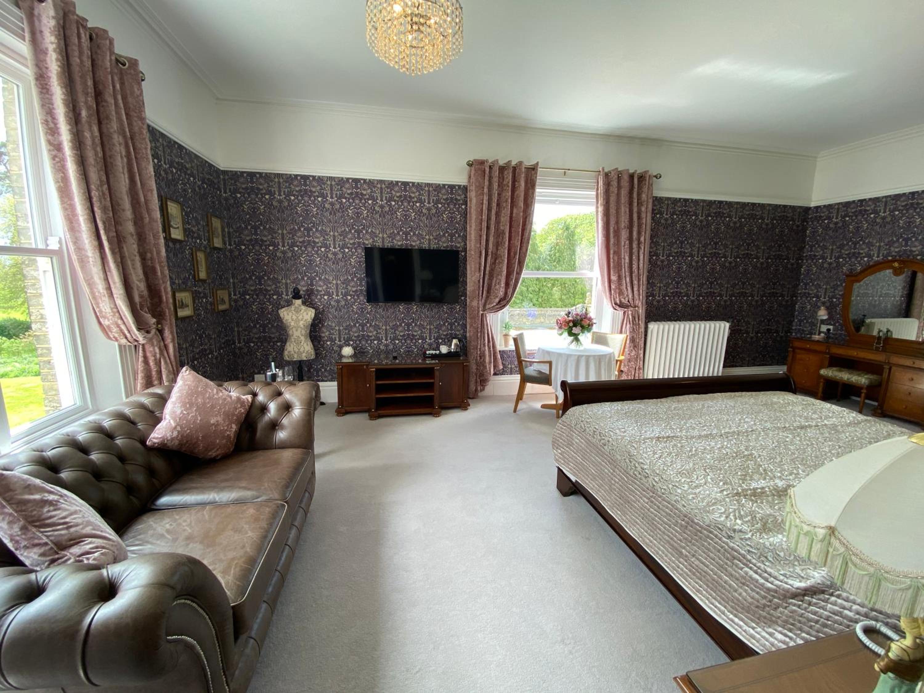 Superior King Room - Photo 10