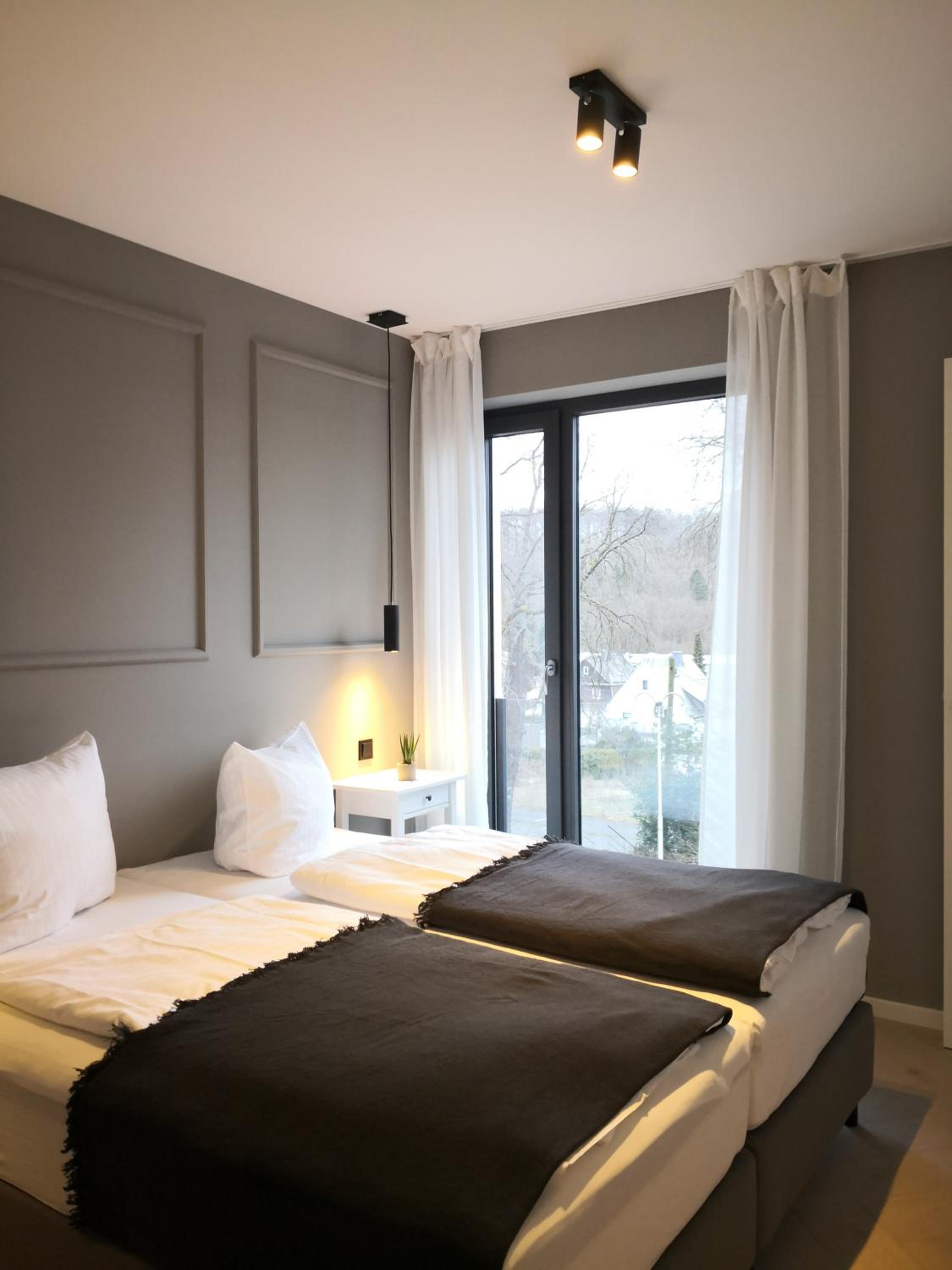 One-Bedroom Apartment with Balcony - Photo 3