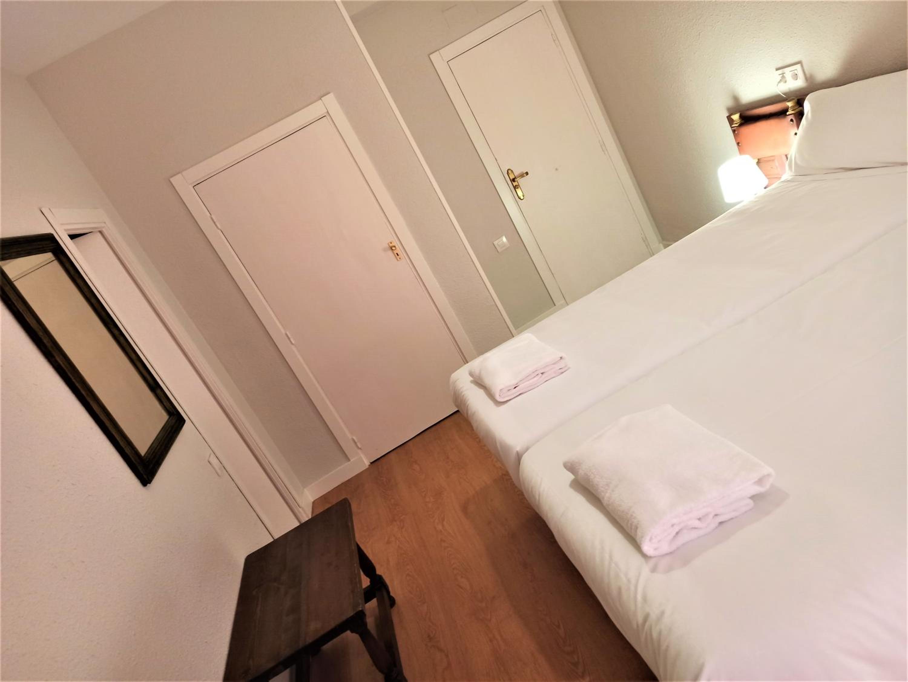Standard Twin Room with Mountain View photo 3