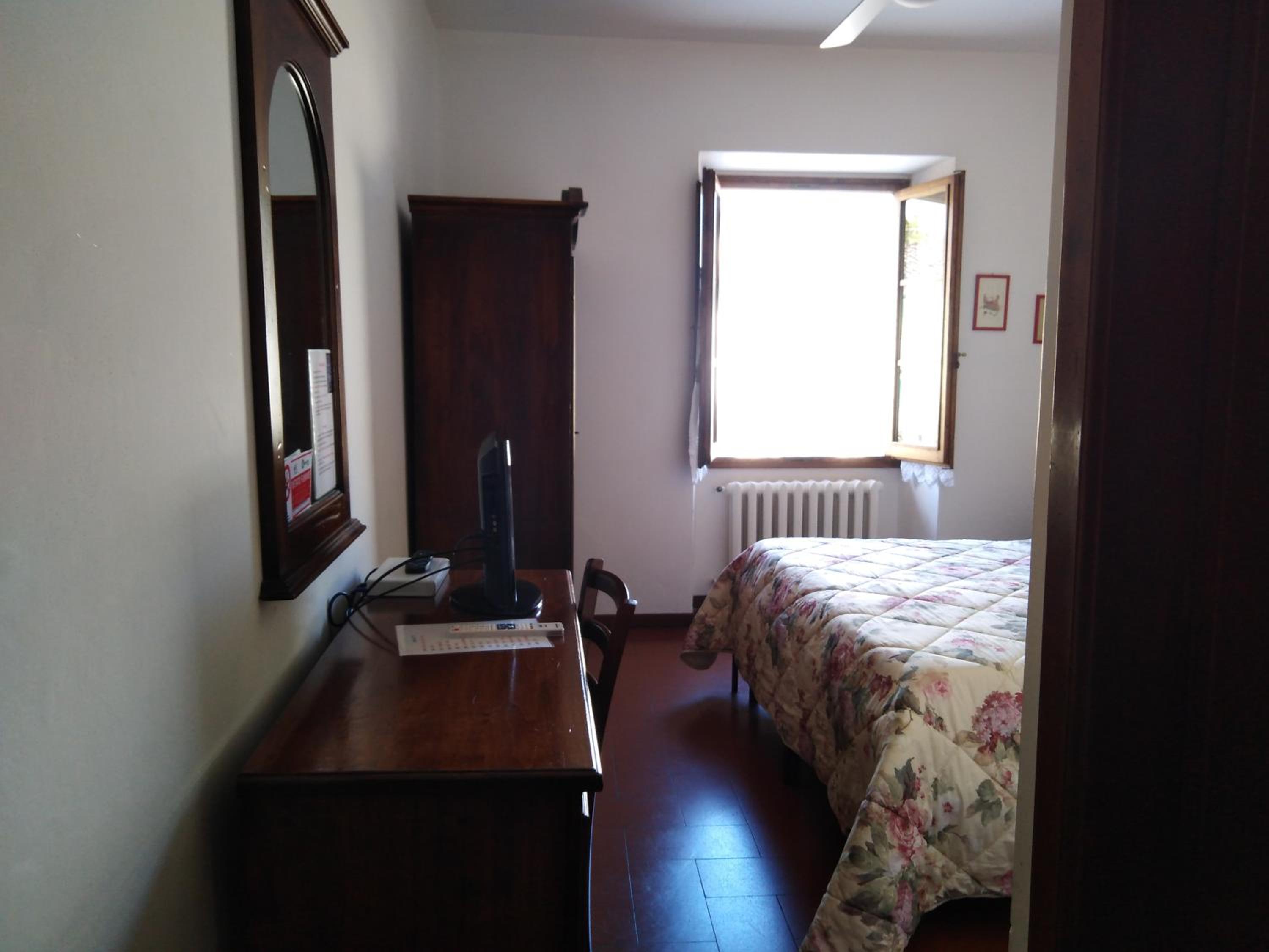 Double or Twin Room - Photo 6
