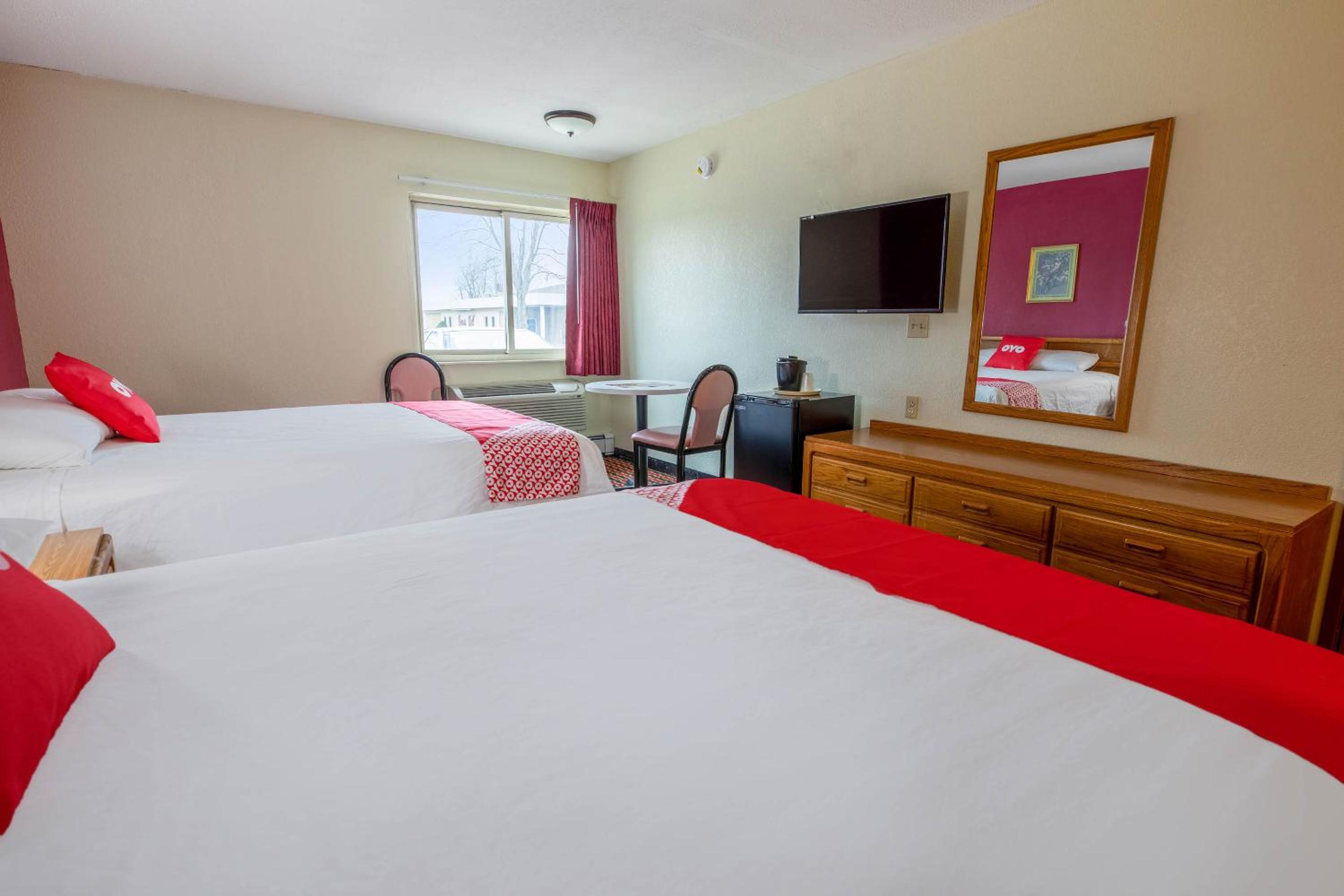 Queen Room with Two Queen Beds - Disability Access photo 2