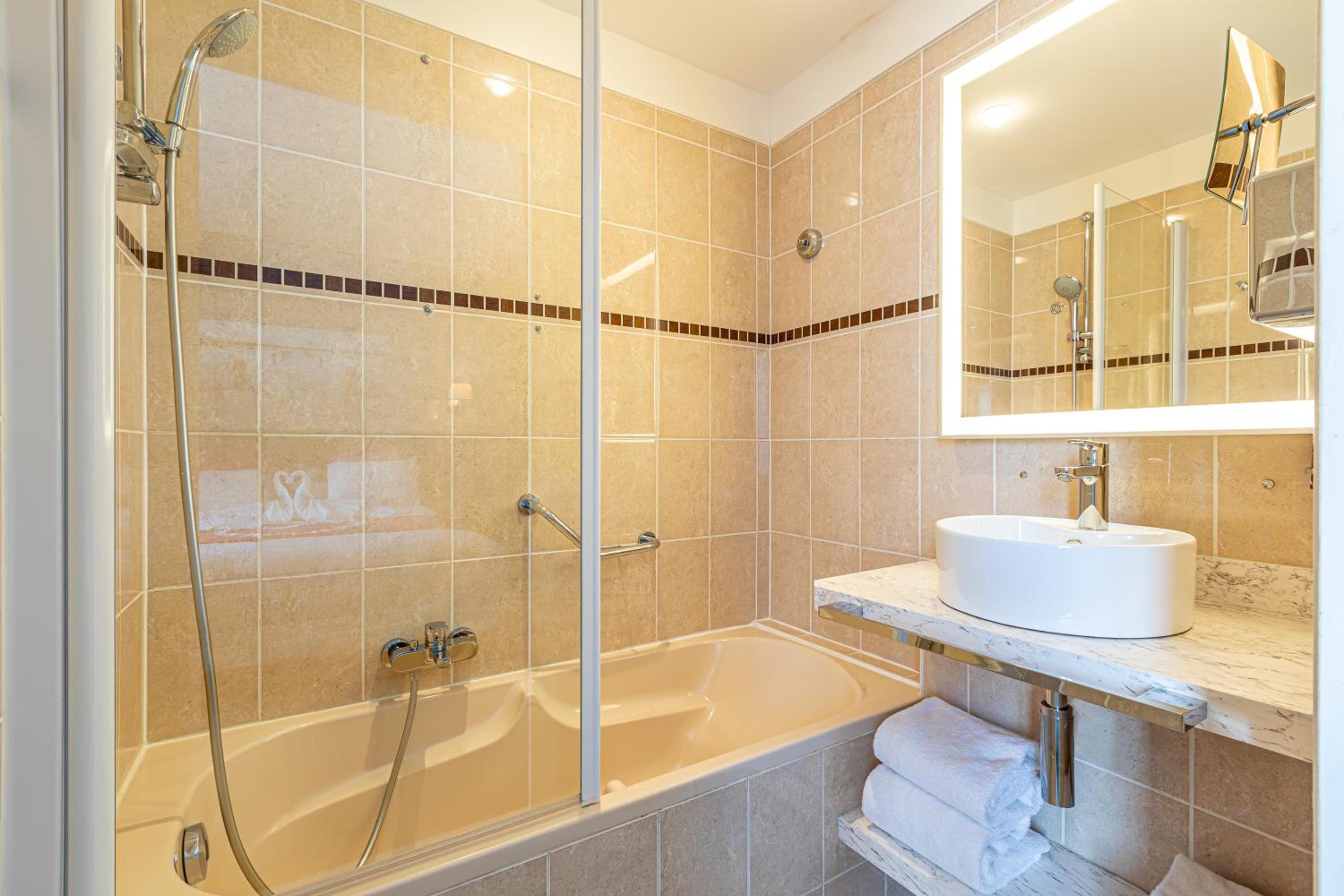 Classic Double Room - Photo 19