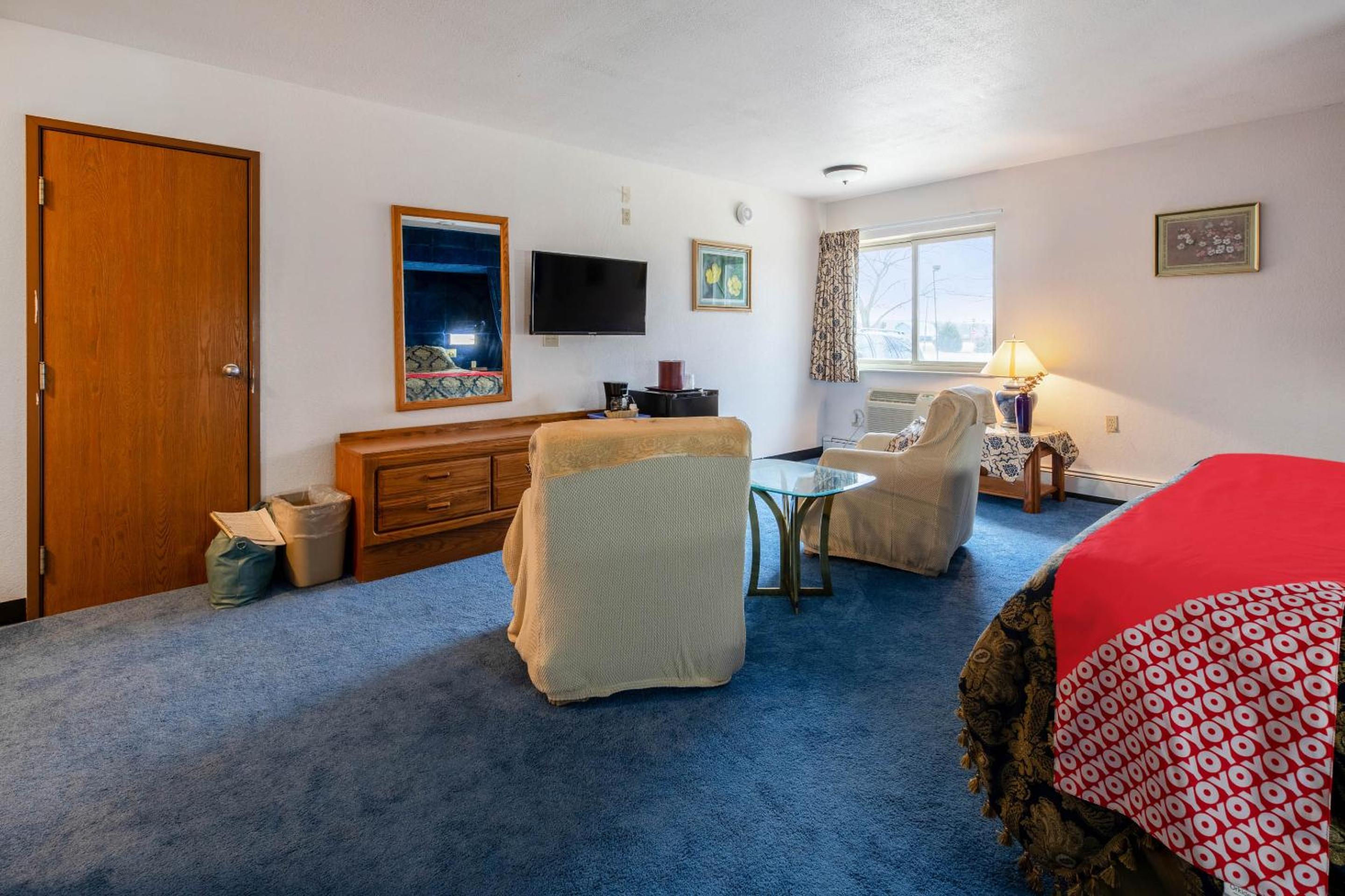Premium King room with Jetted Tub photo 3