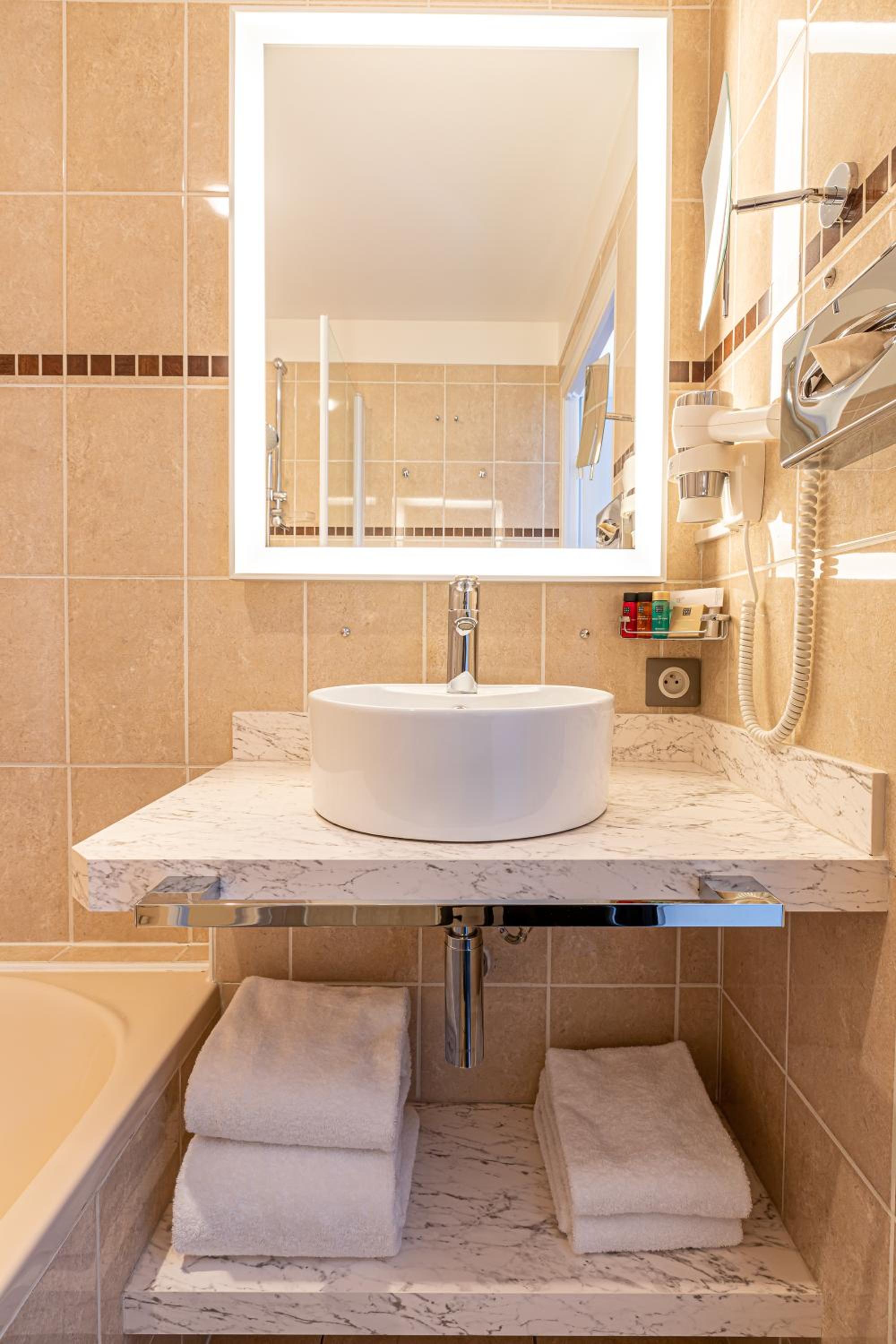 Classic Double Room - Photo 20