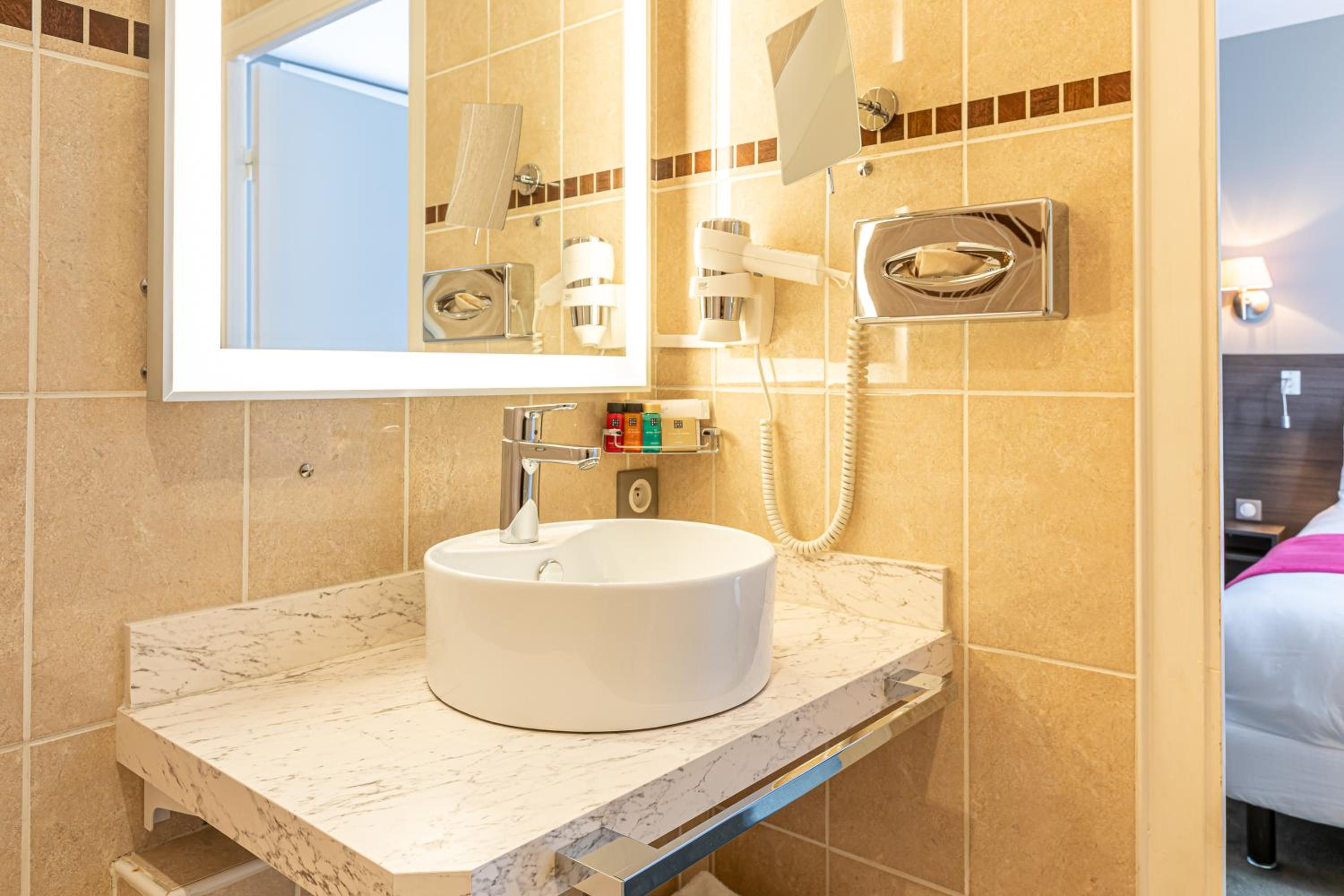 Classic Double Room - Photo 7