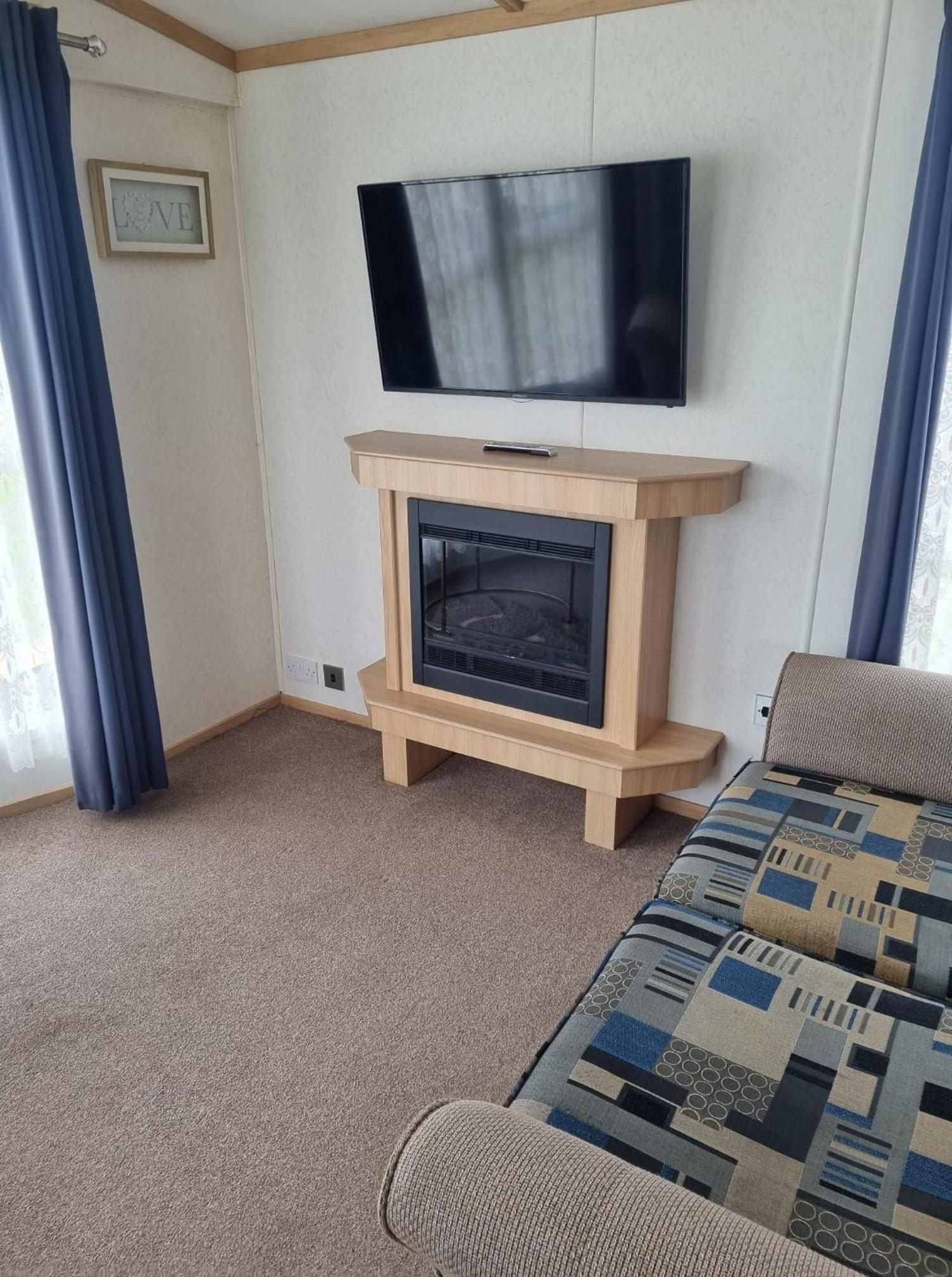 Three-Bedroom Apartment photo 2