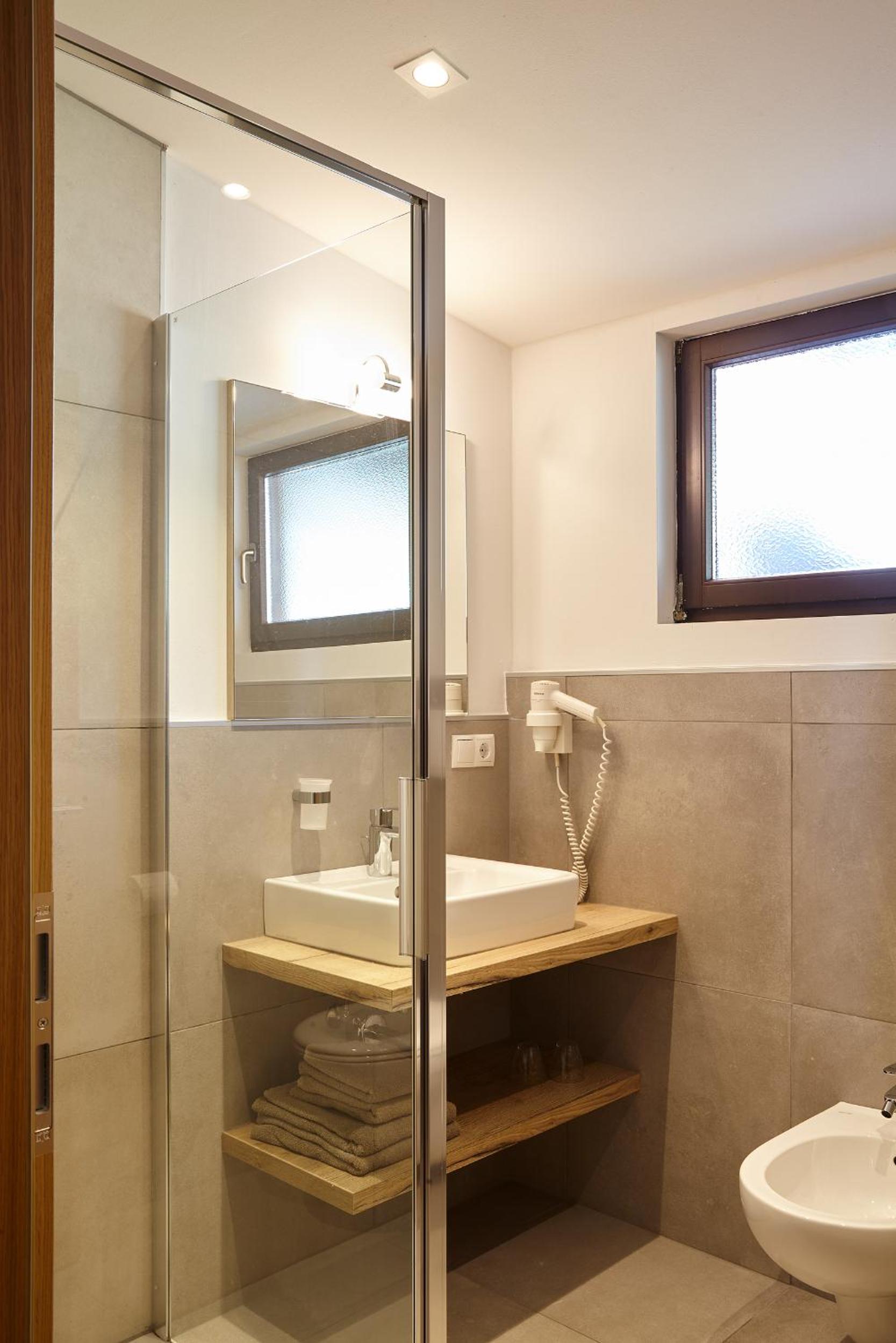 Standard Double Room - Photo 11