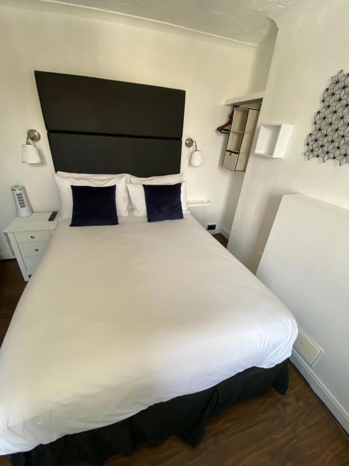 Standard Double Room - Photo 4