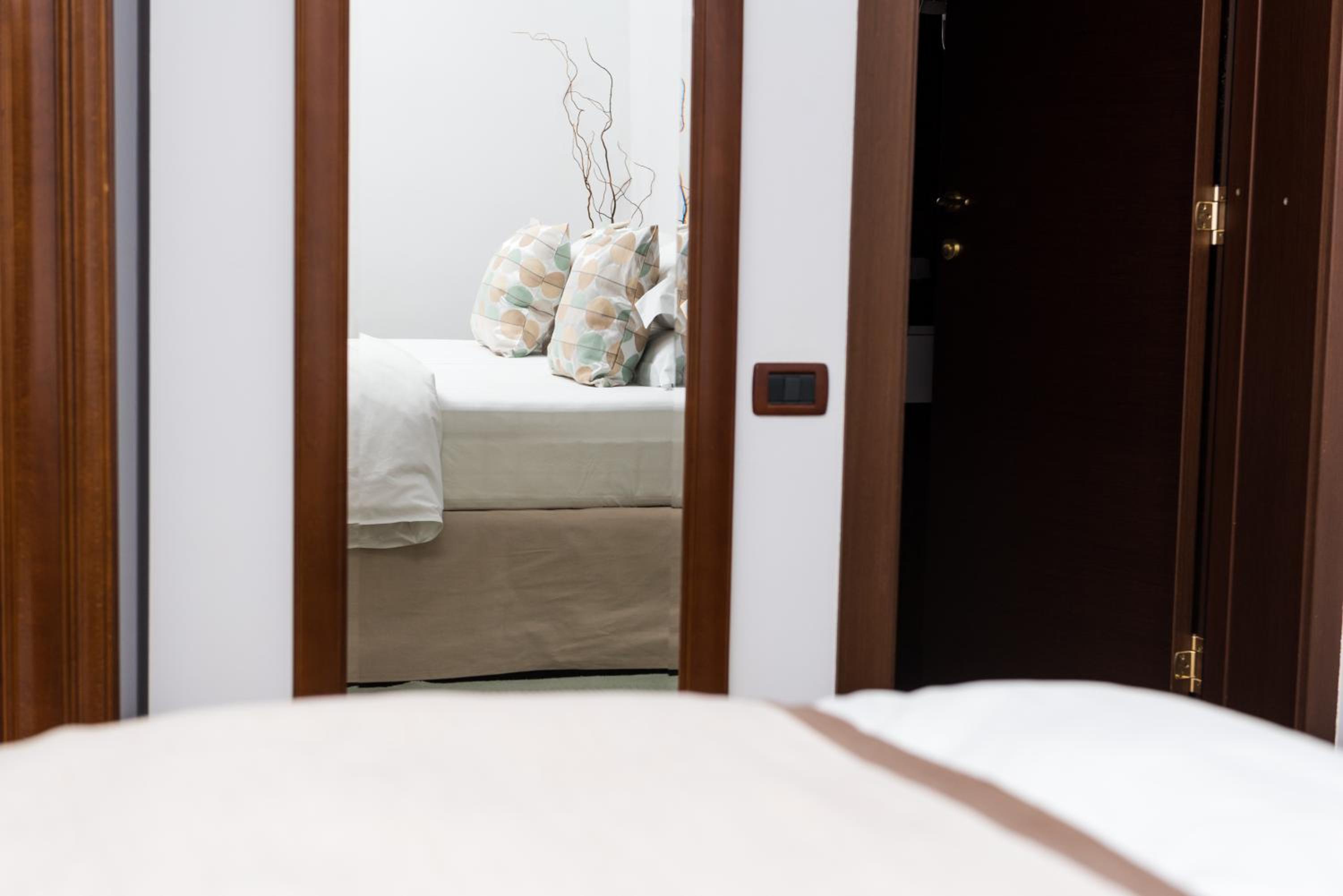Standard Double Room - Photo 6