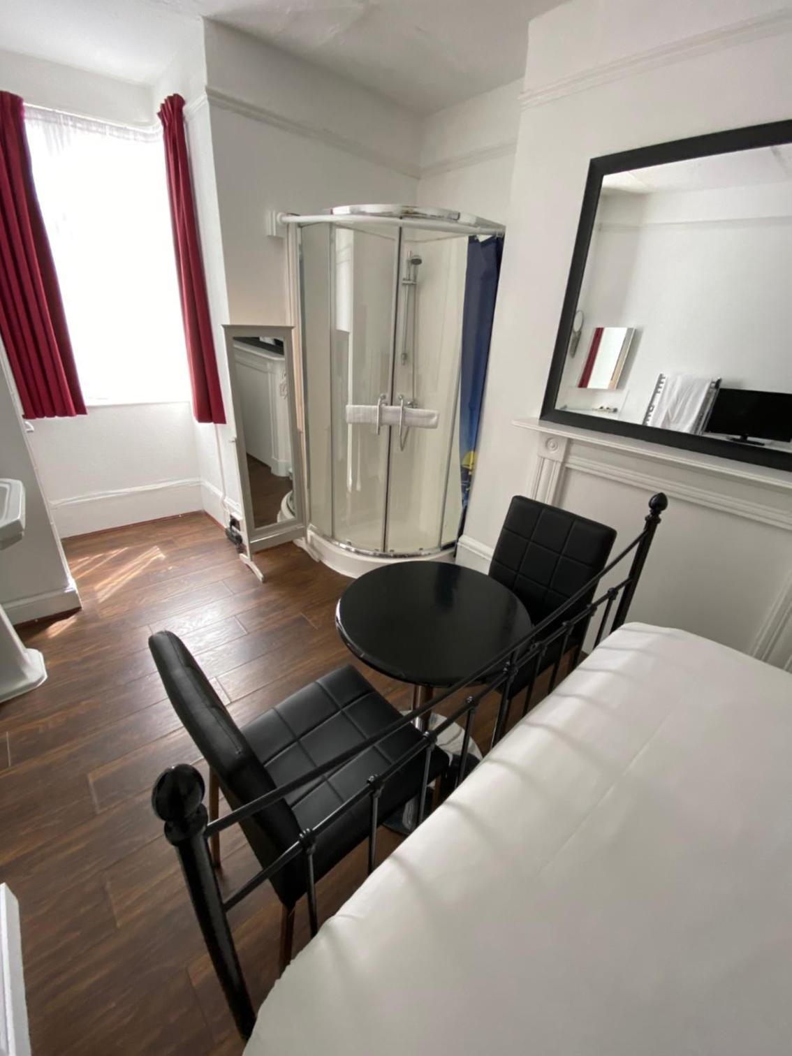 Double Room - Photo 3