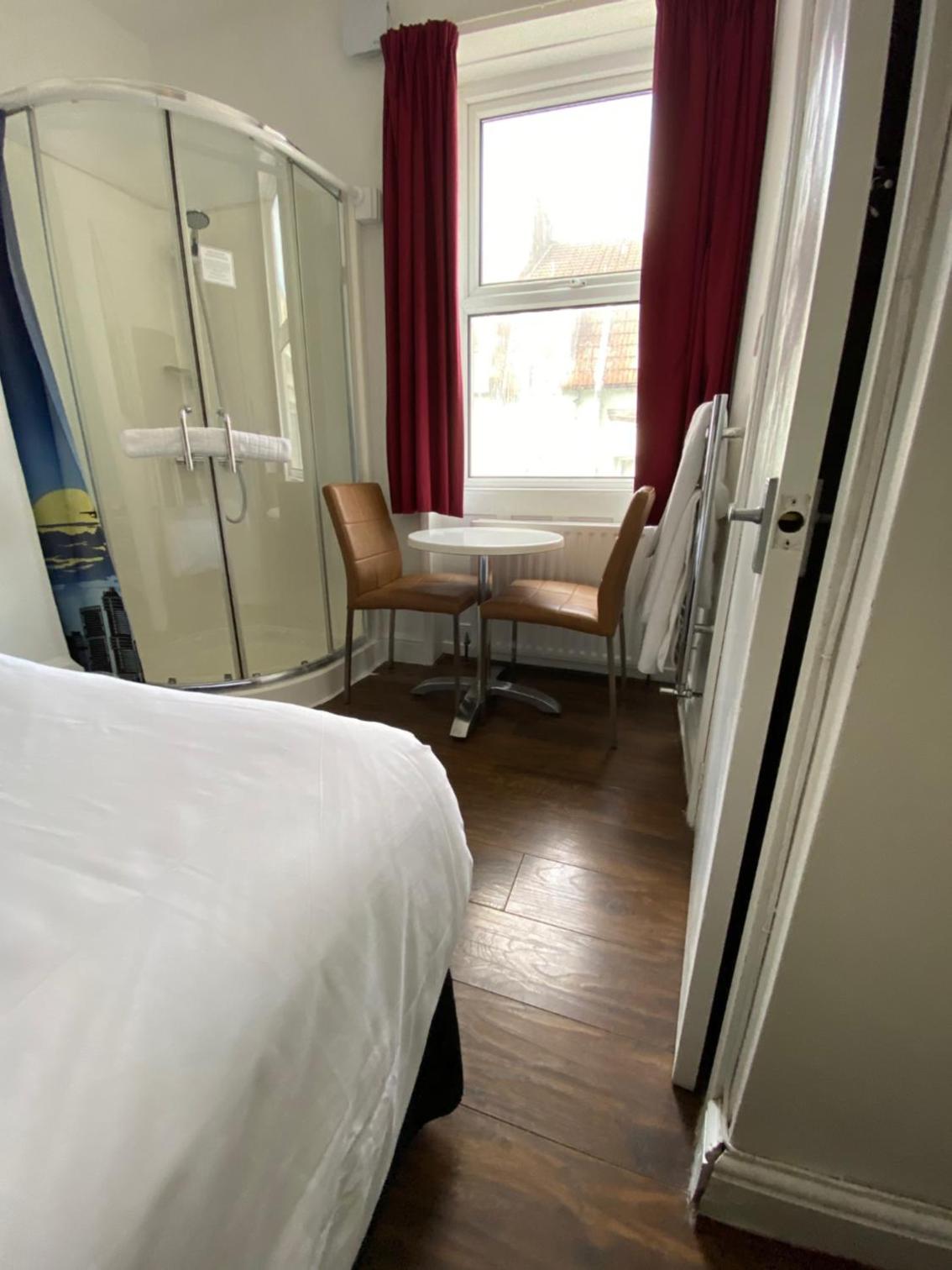 Standard Double Room - Photo 5
