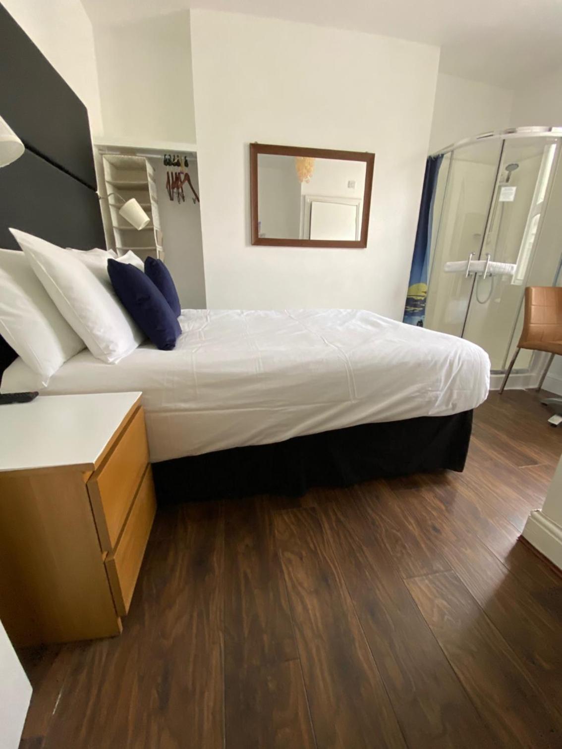 Standard Double Room - Photo 6