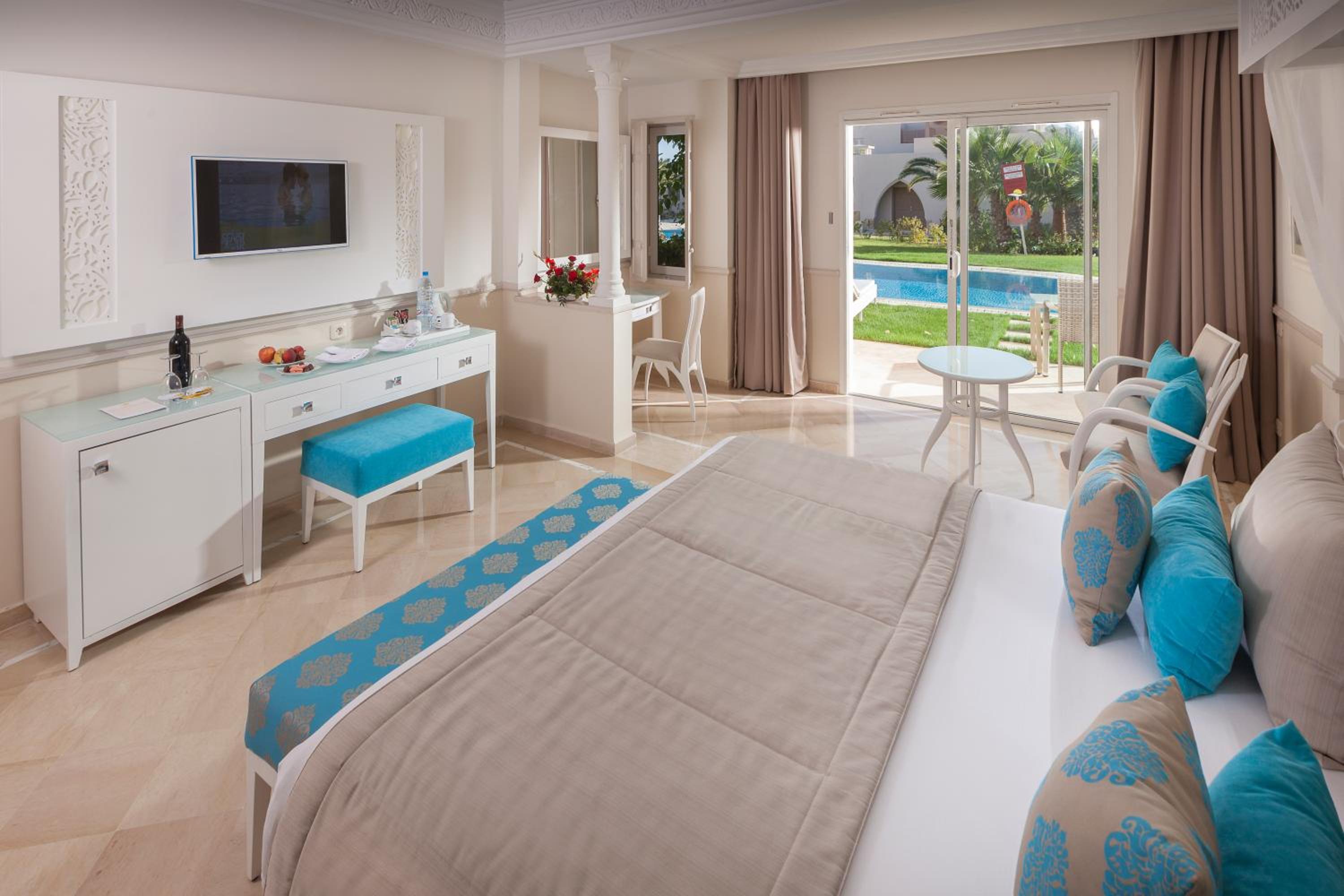 Double or Twin Room with Swimming Pool Access - Photo 2