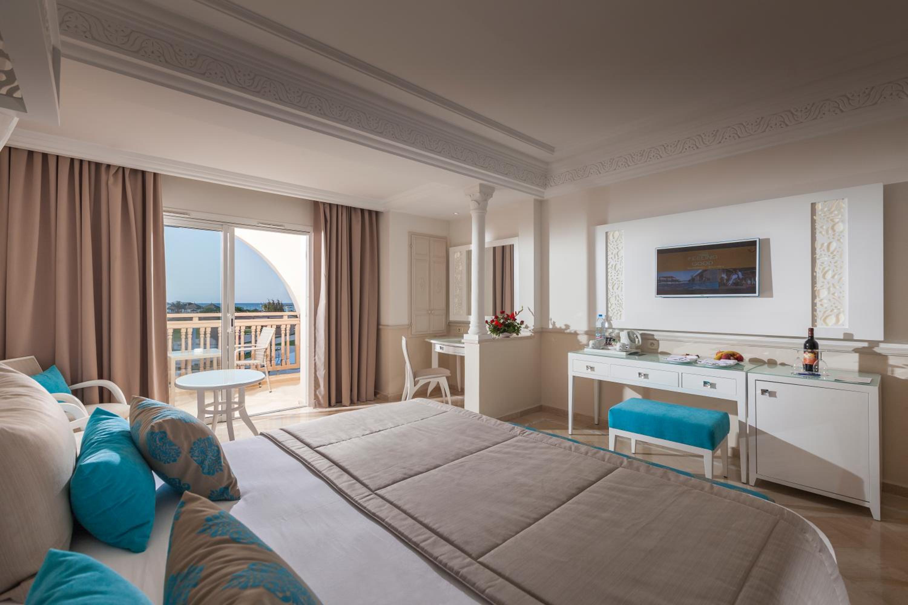Double Room with Sea View - Photo 9