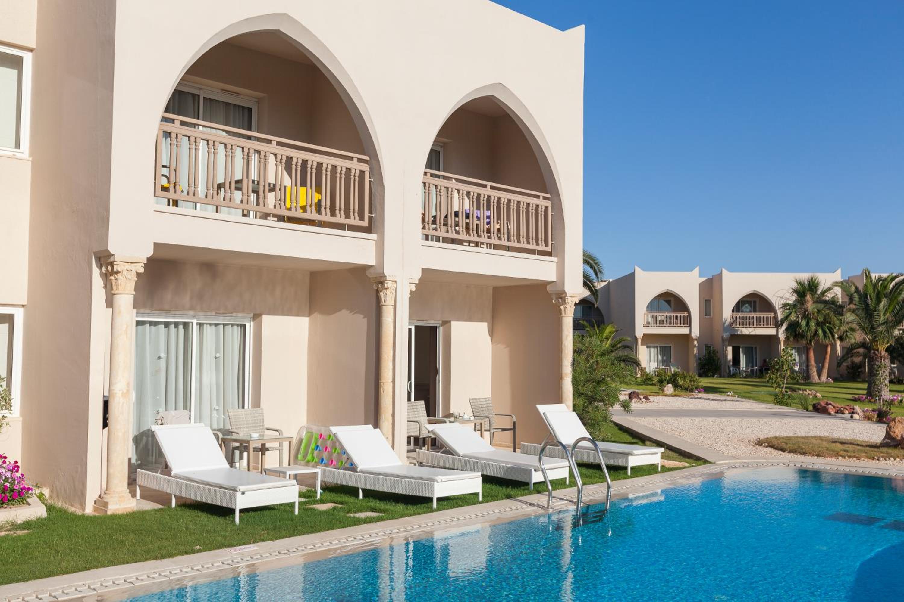 Double or Twin Room with Swimming Pool Access - Photo 5