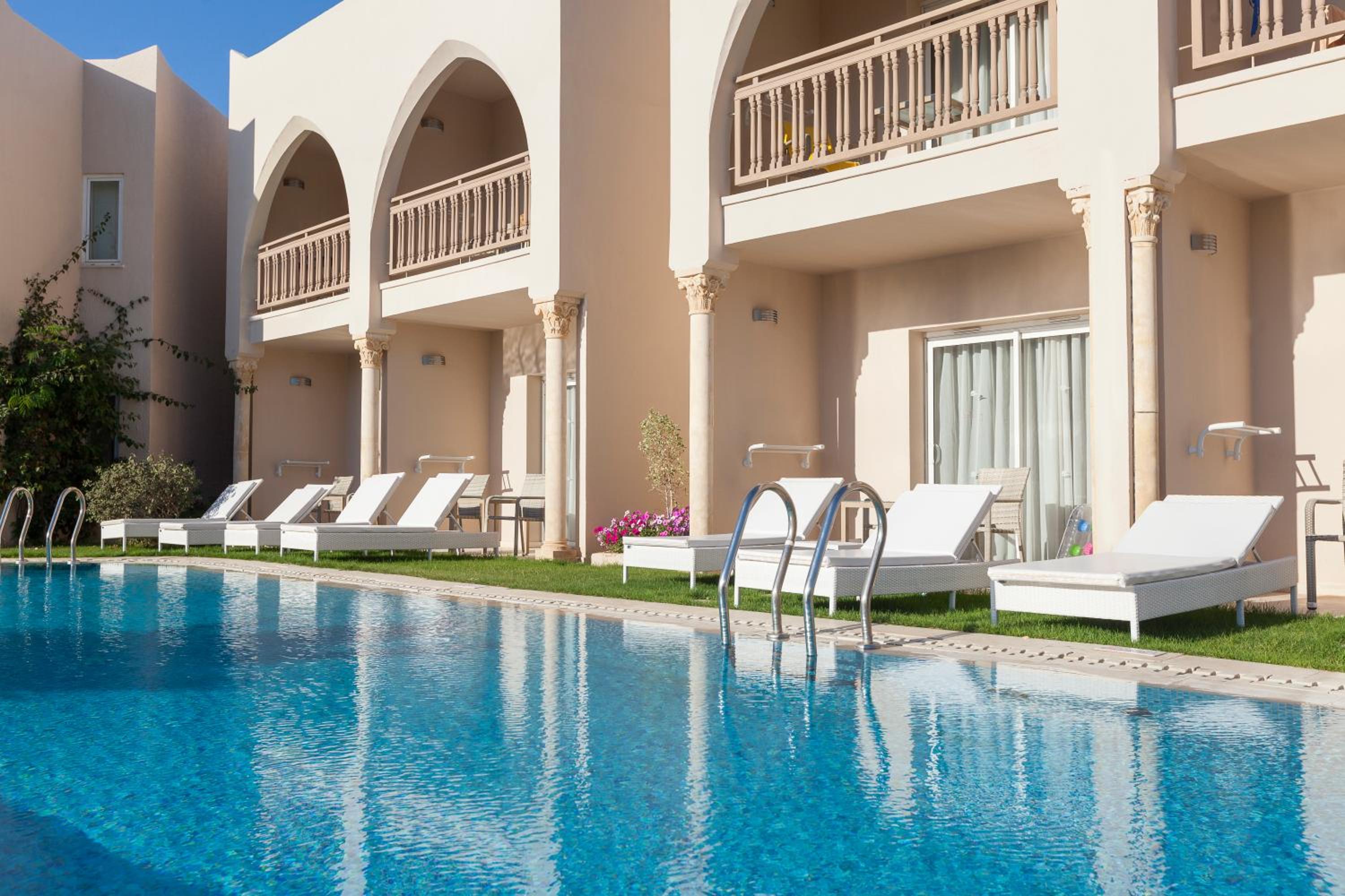 Double or Twin Room with Swimming Pool Access - Photo 10