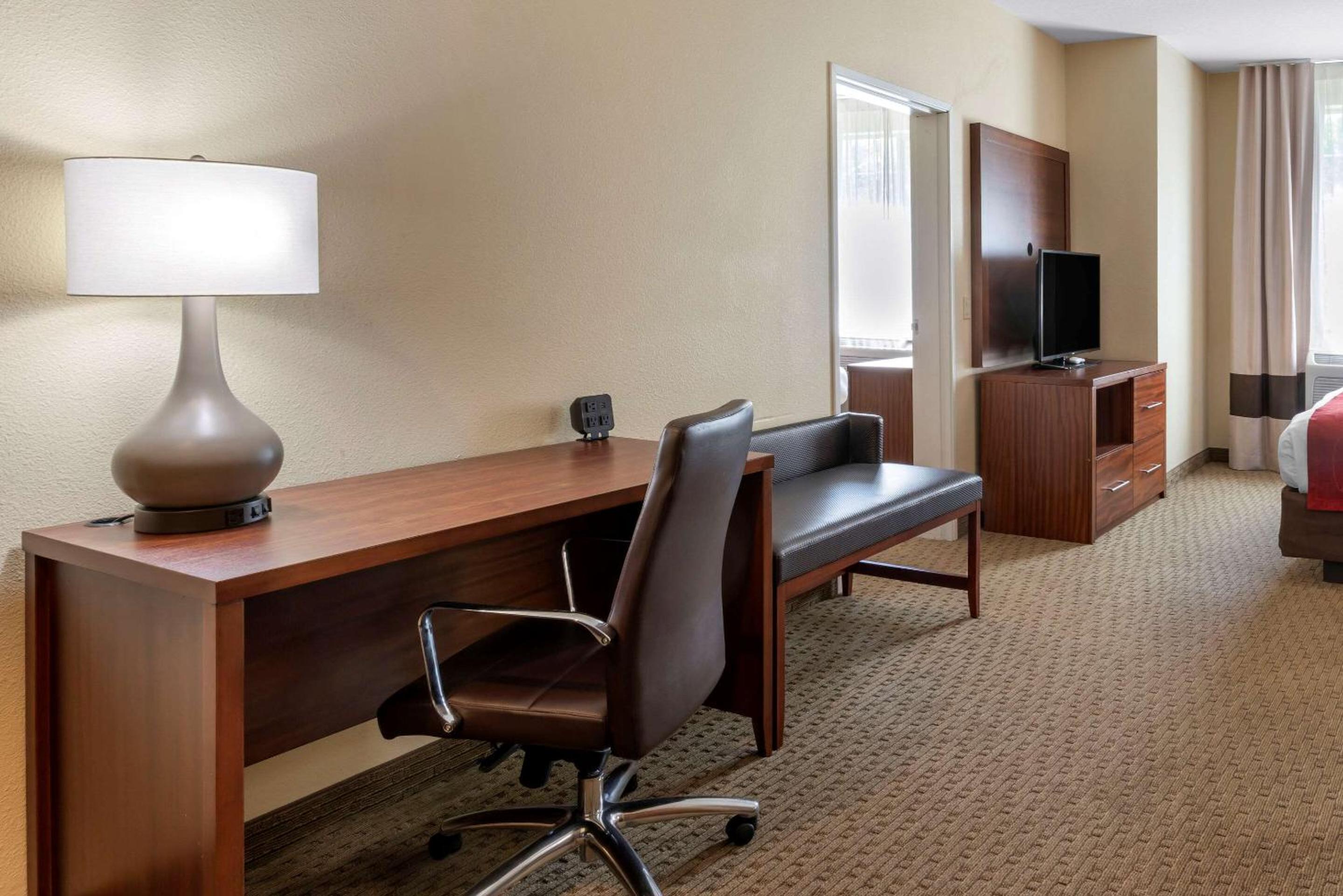 King Suite with Mountain View - Photo 5