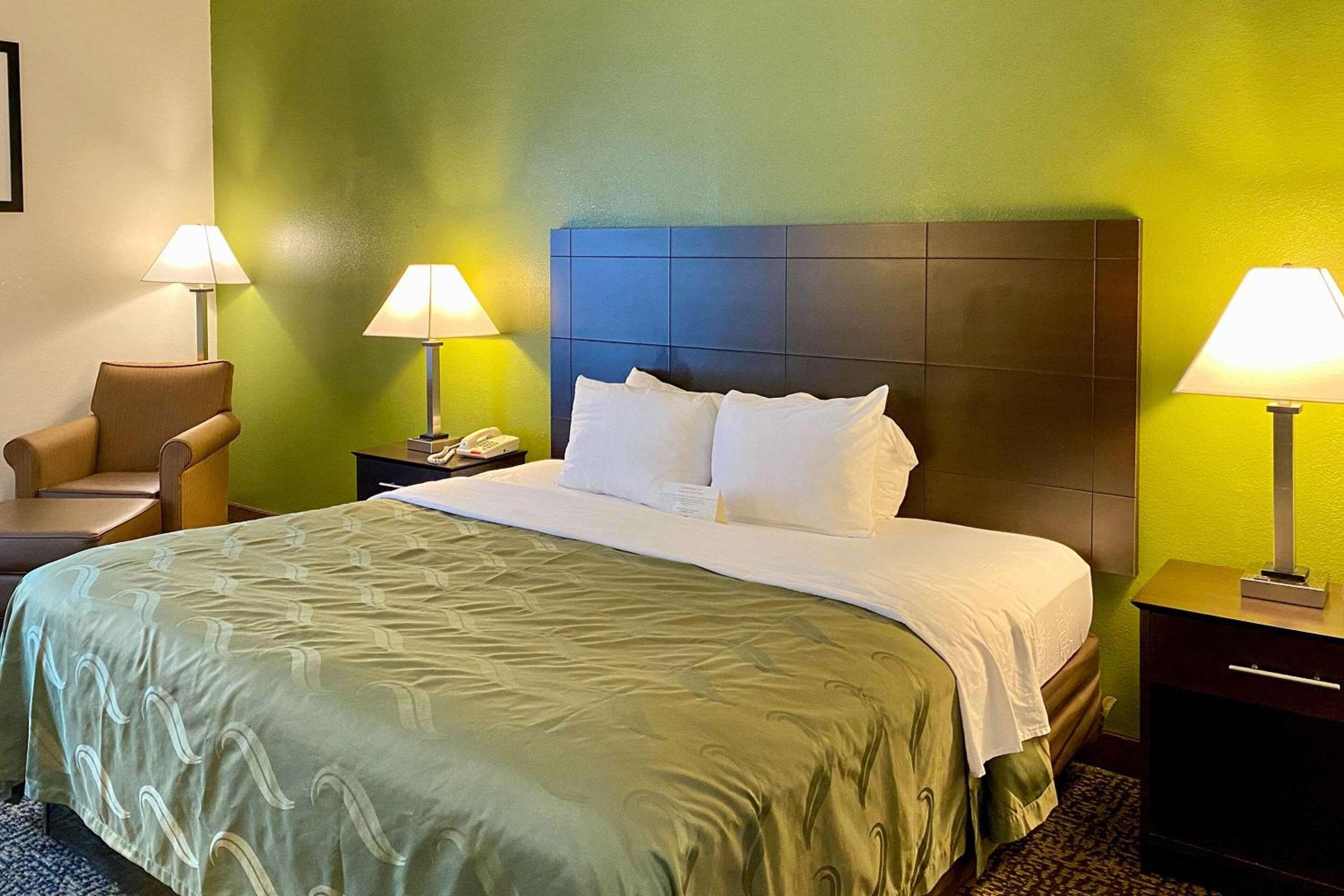 King Room - Non-Smoking - Photo 1