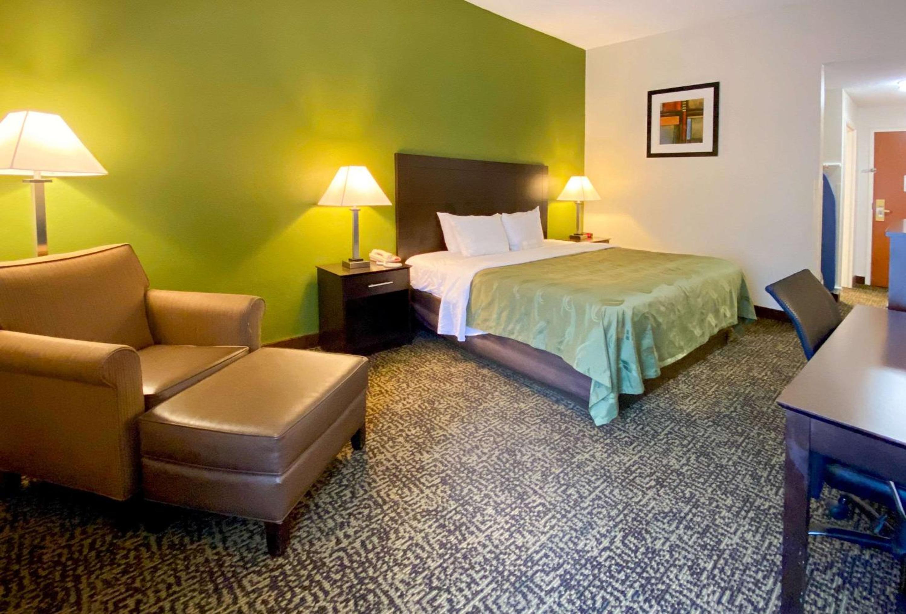 King Room - Non-Smoking - Photo 3