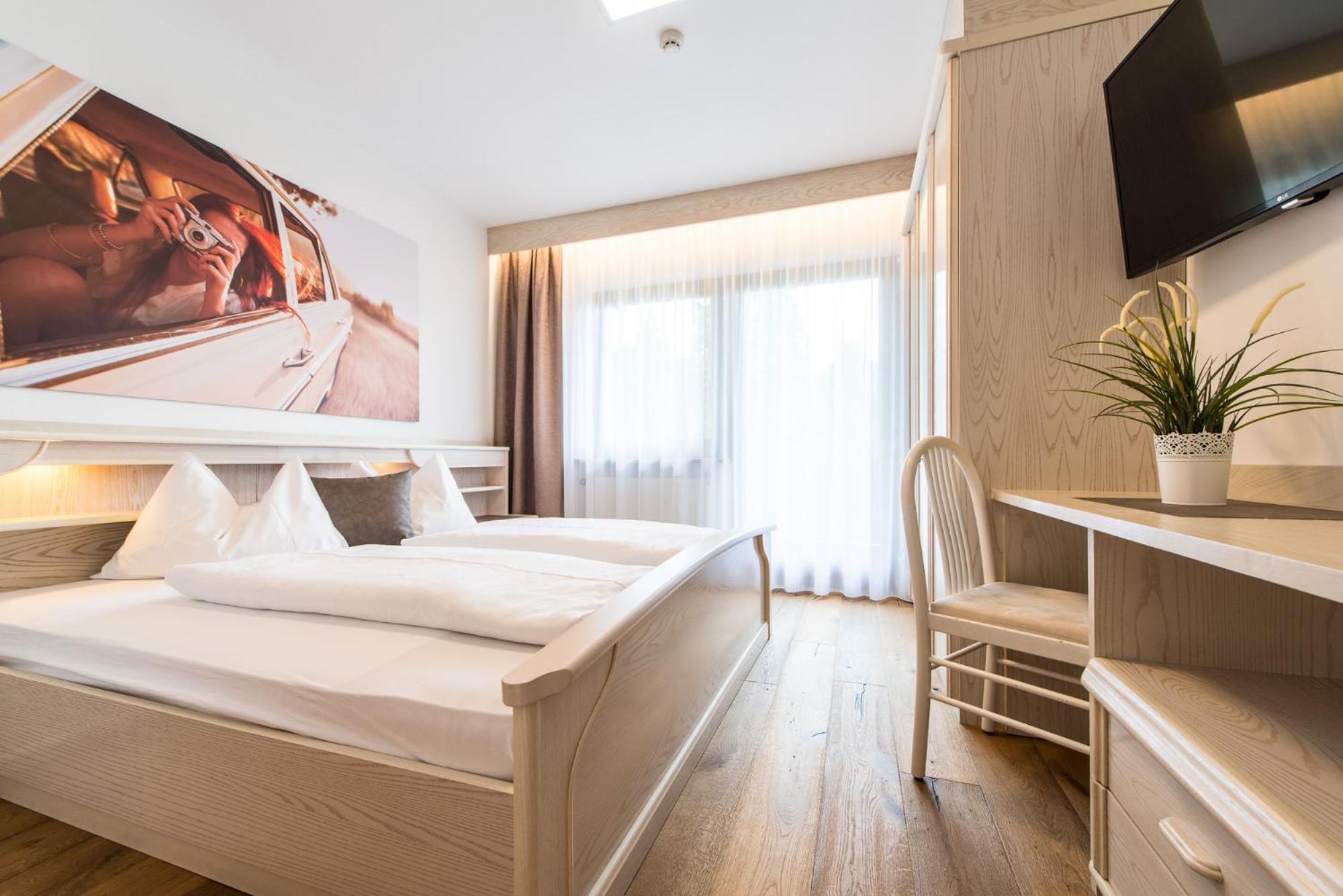 Double Room with Balcony - Photo 4