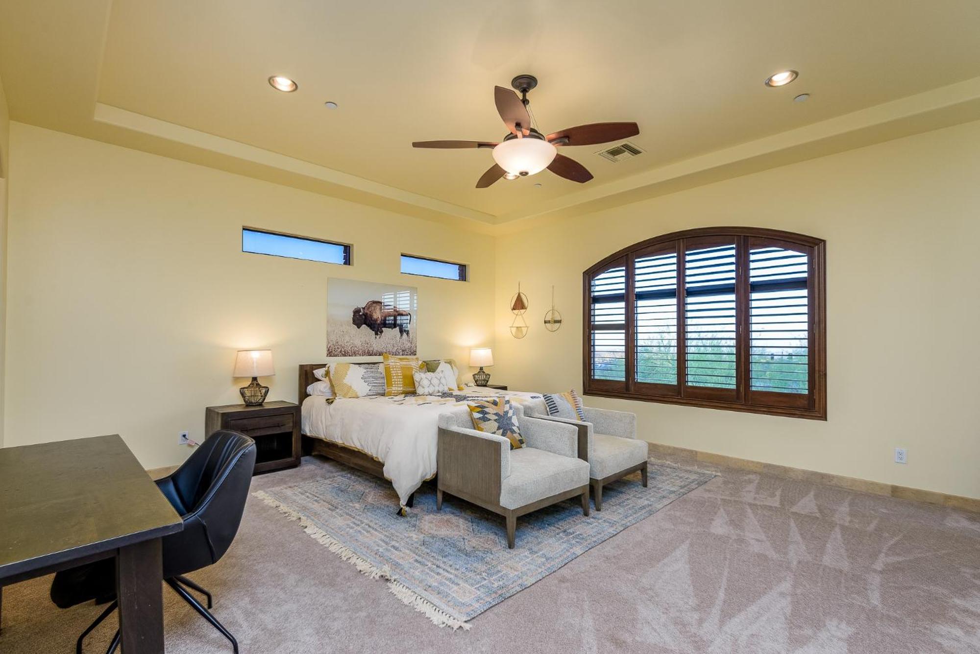 Five-Bedroom House photo 1