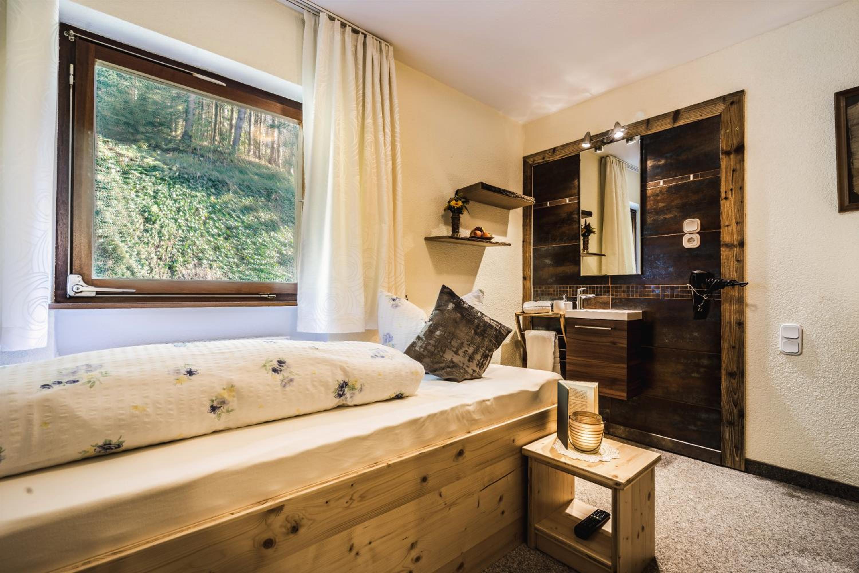 Single Room with Shared Bathroom