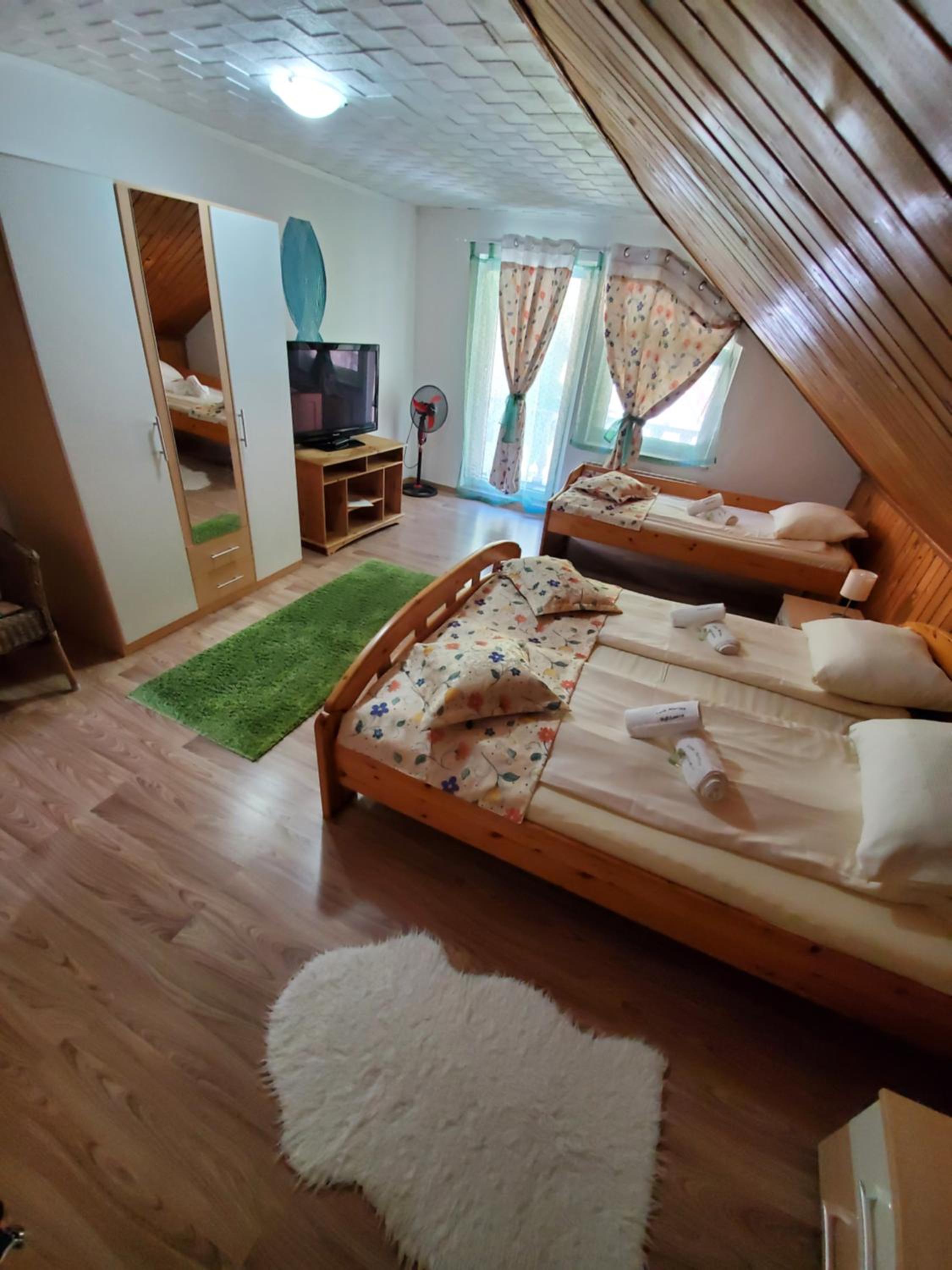 Twin Room with Balcony - Photo 10