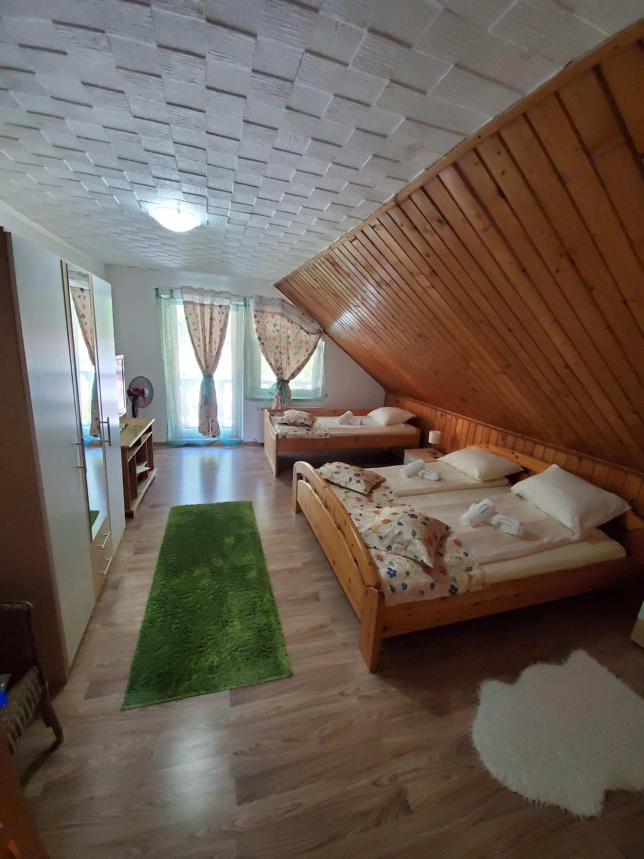 Twin Room with Balcony - Photo 9