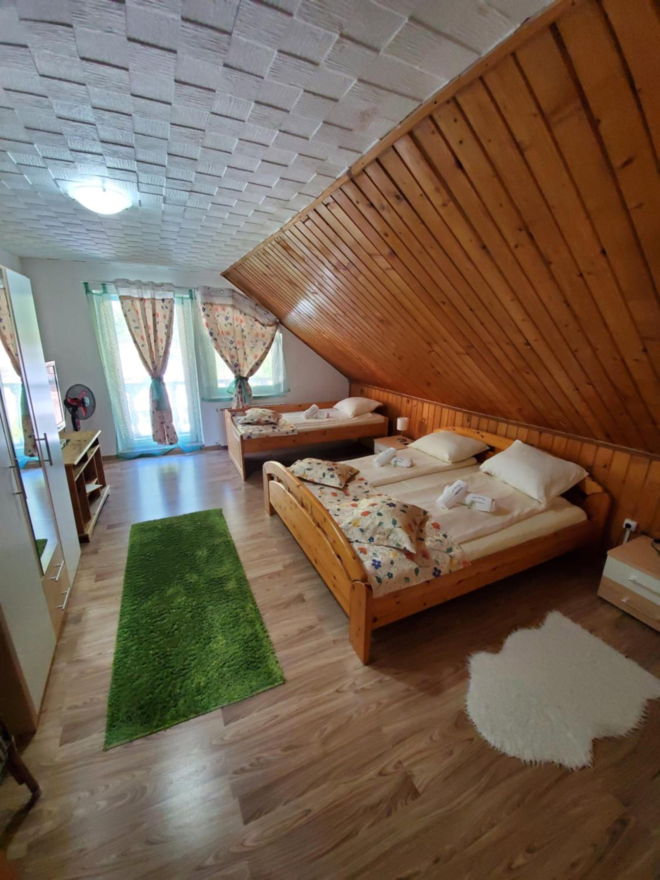 Twin Room with Balcony - Photo 7